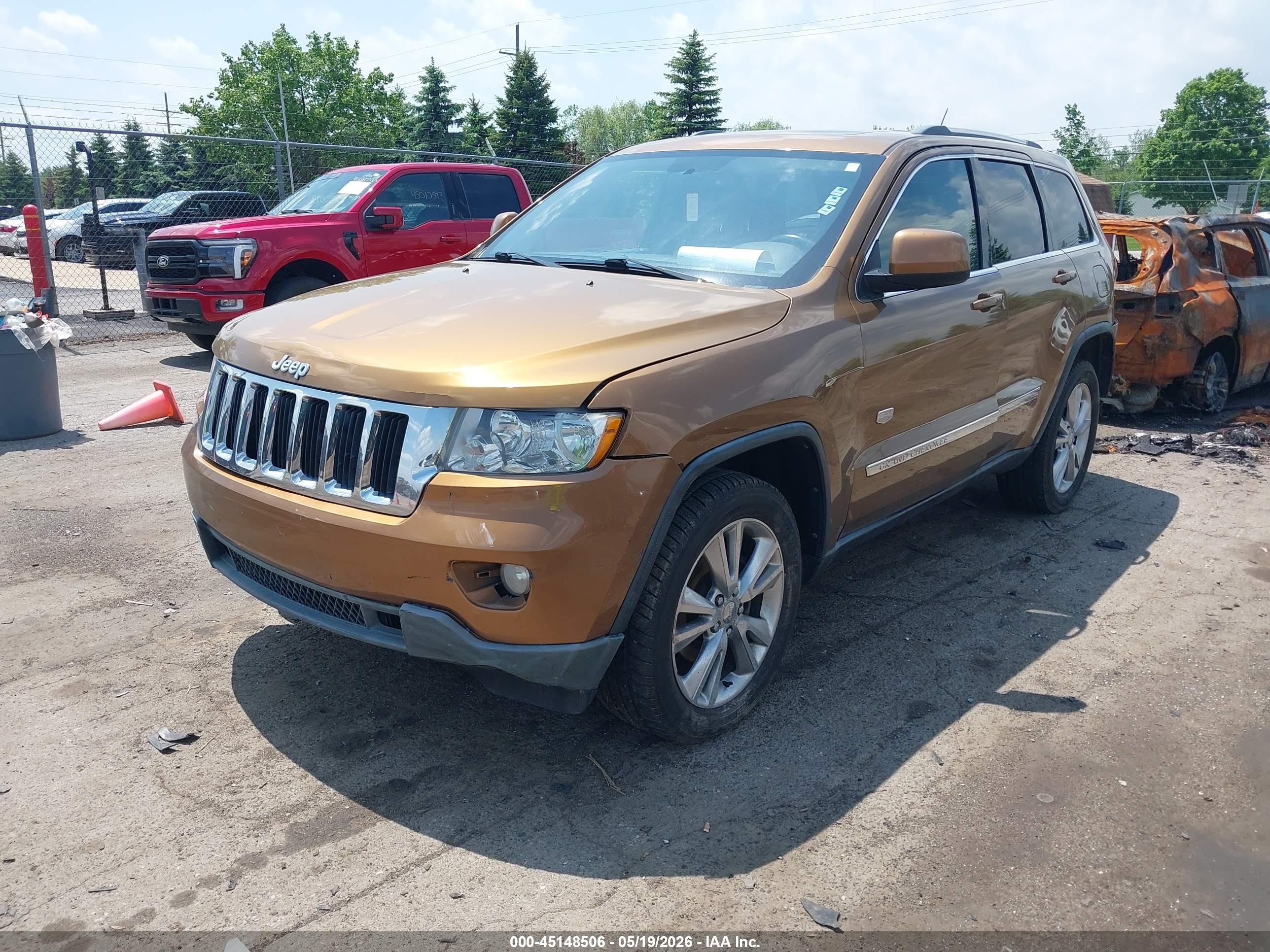 2011 Jeep Grand Cherokee Laredo Gold vin: 1J4RR4GG4BC676048