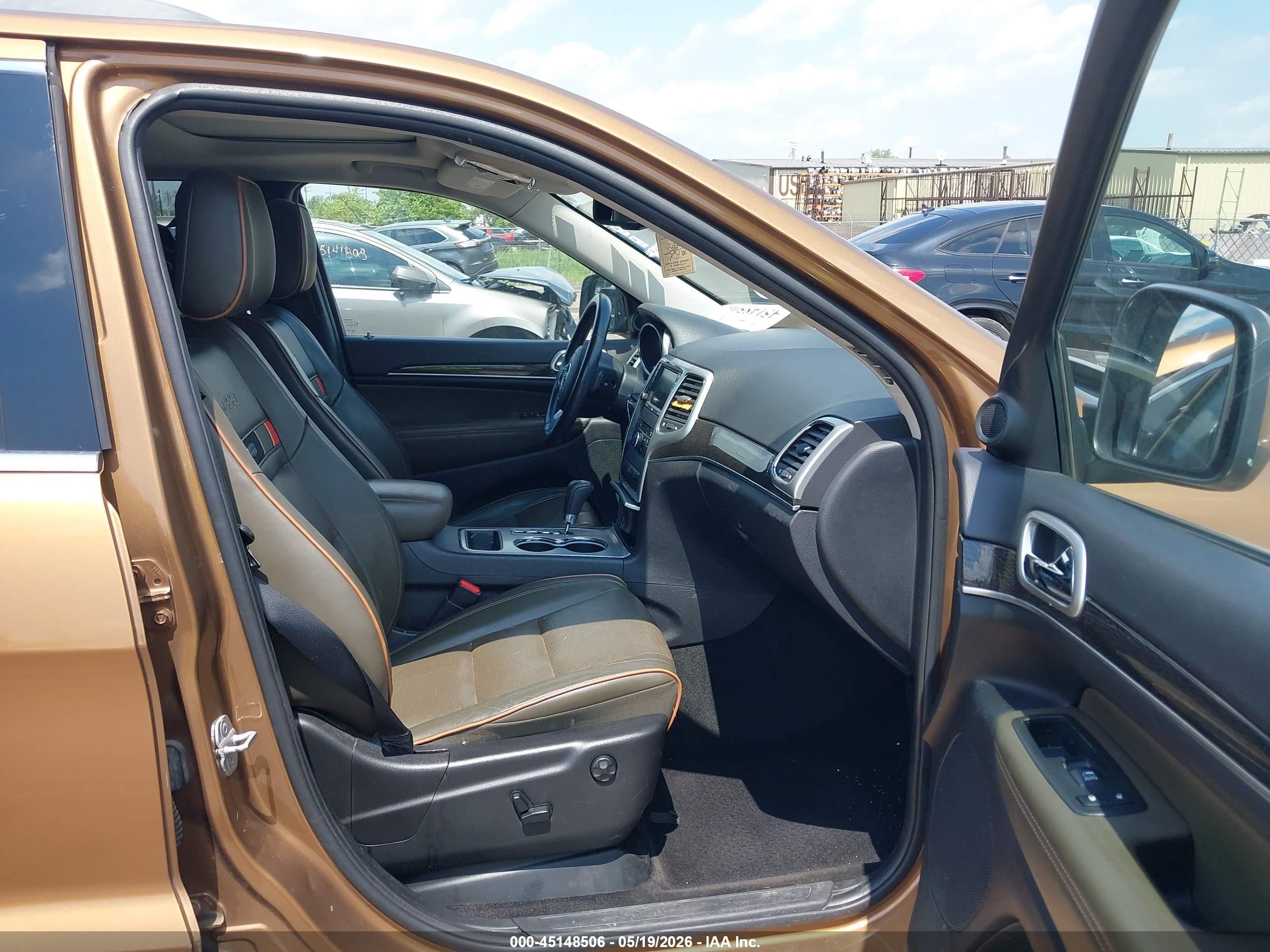 2011 Jeep Grand Cherokee Laredo Gold vin: 1J4RR4GG4BC676048