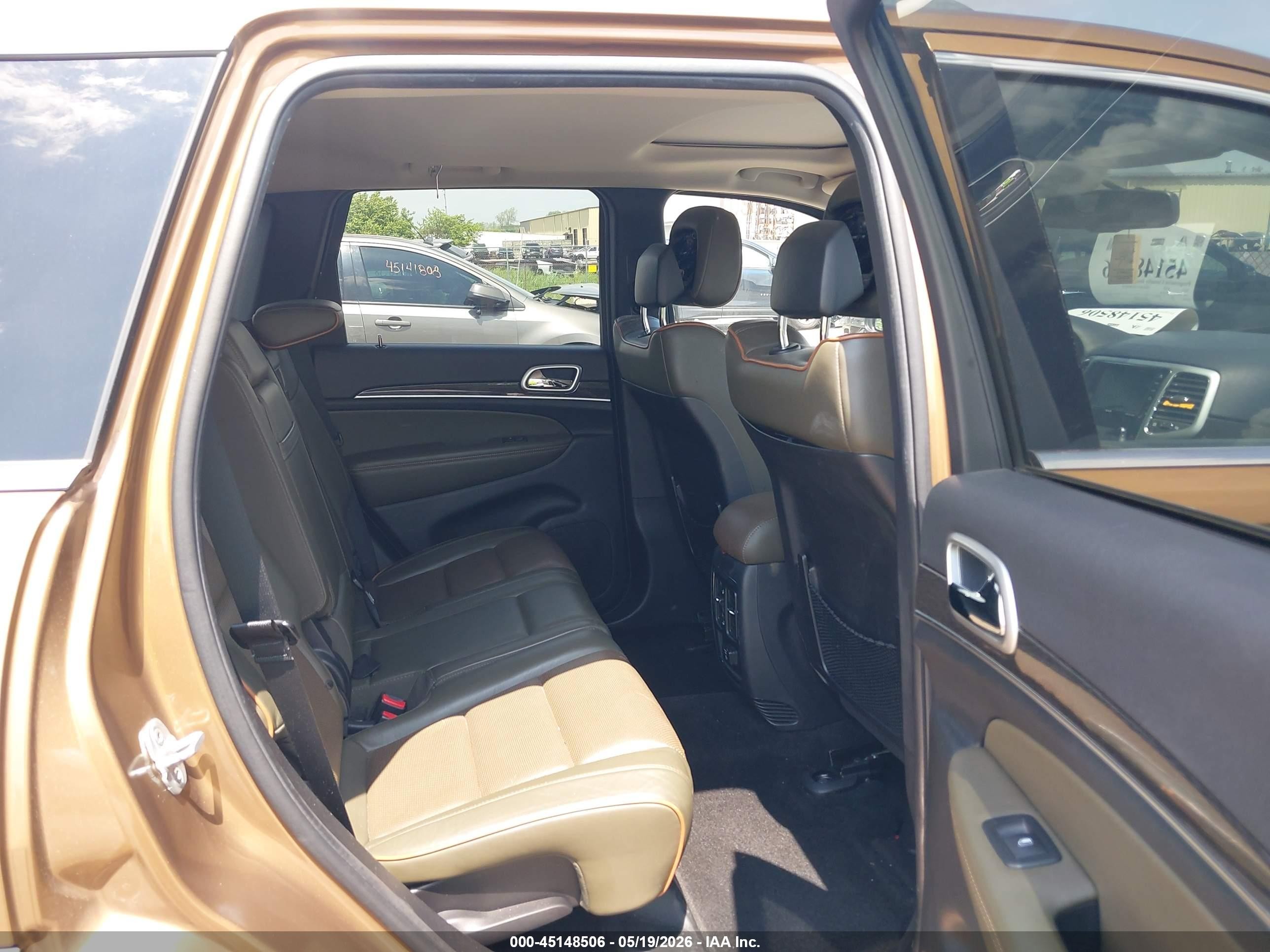 2011 Jeep Grand Cherokee Laredo Gold vin: 1J4RR4GG4BC676048