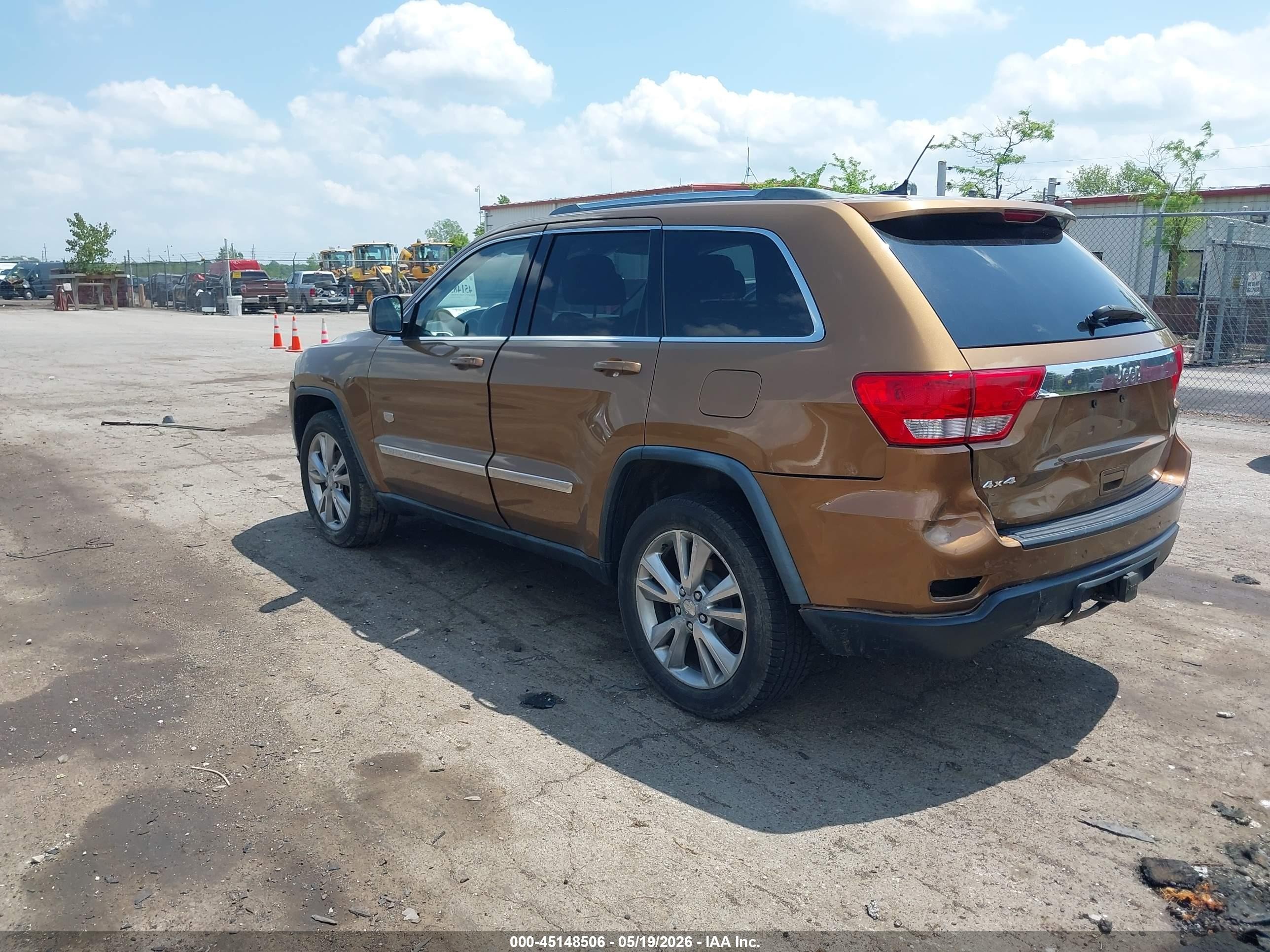 2011 Jeep Grand Cherokee Laredo Gold vin: 1J4RR4GG4BC676048
