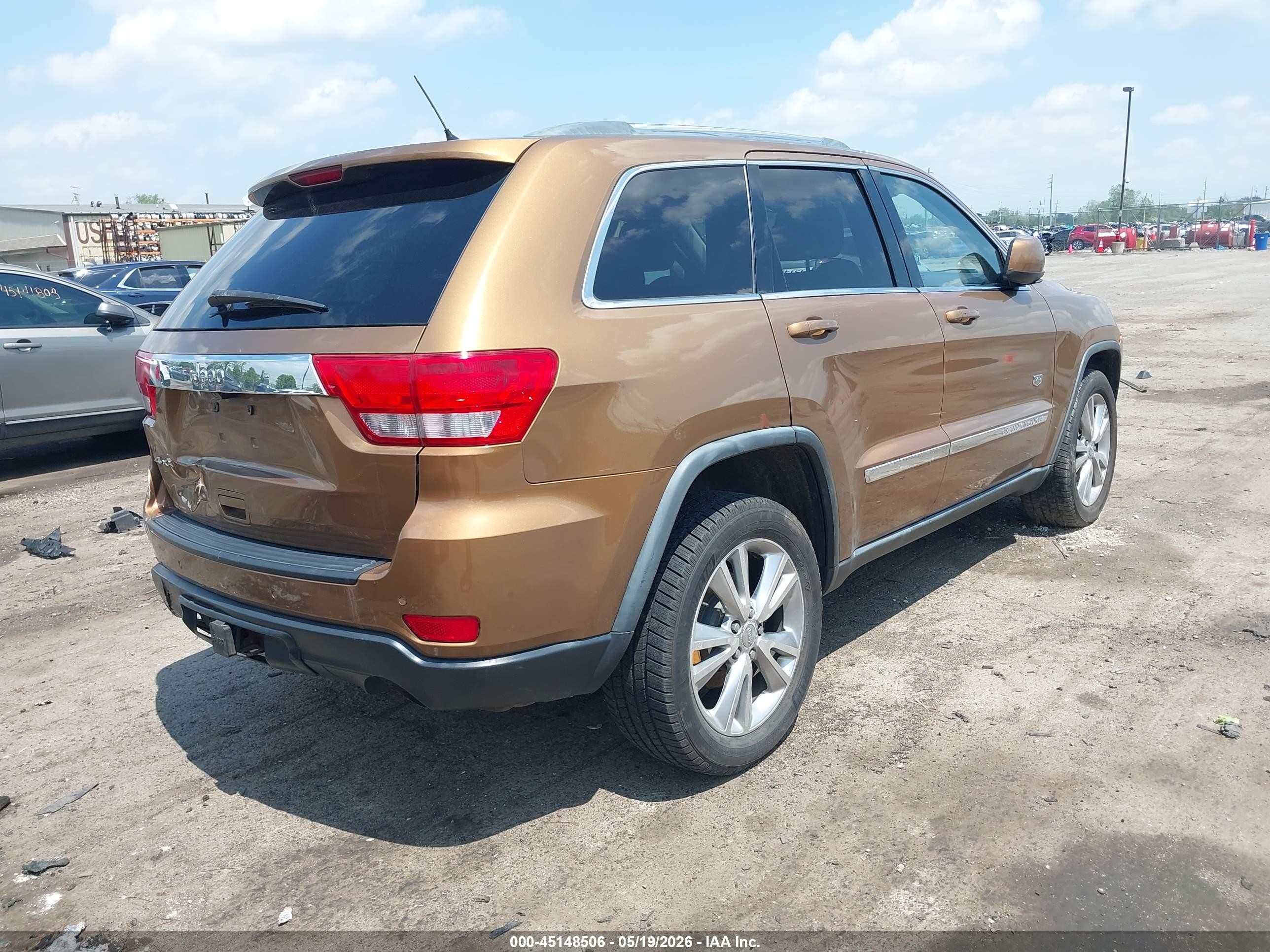 2011 Jeep Grand Cherokee Laredo Gold vin: 1J4RR4GG4BC676048