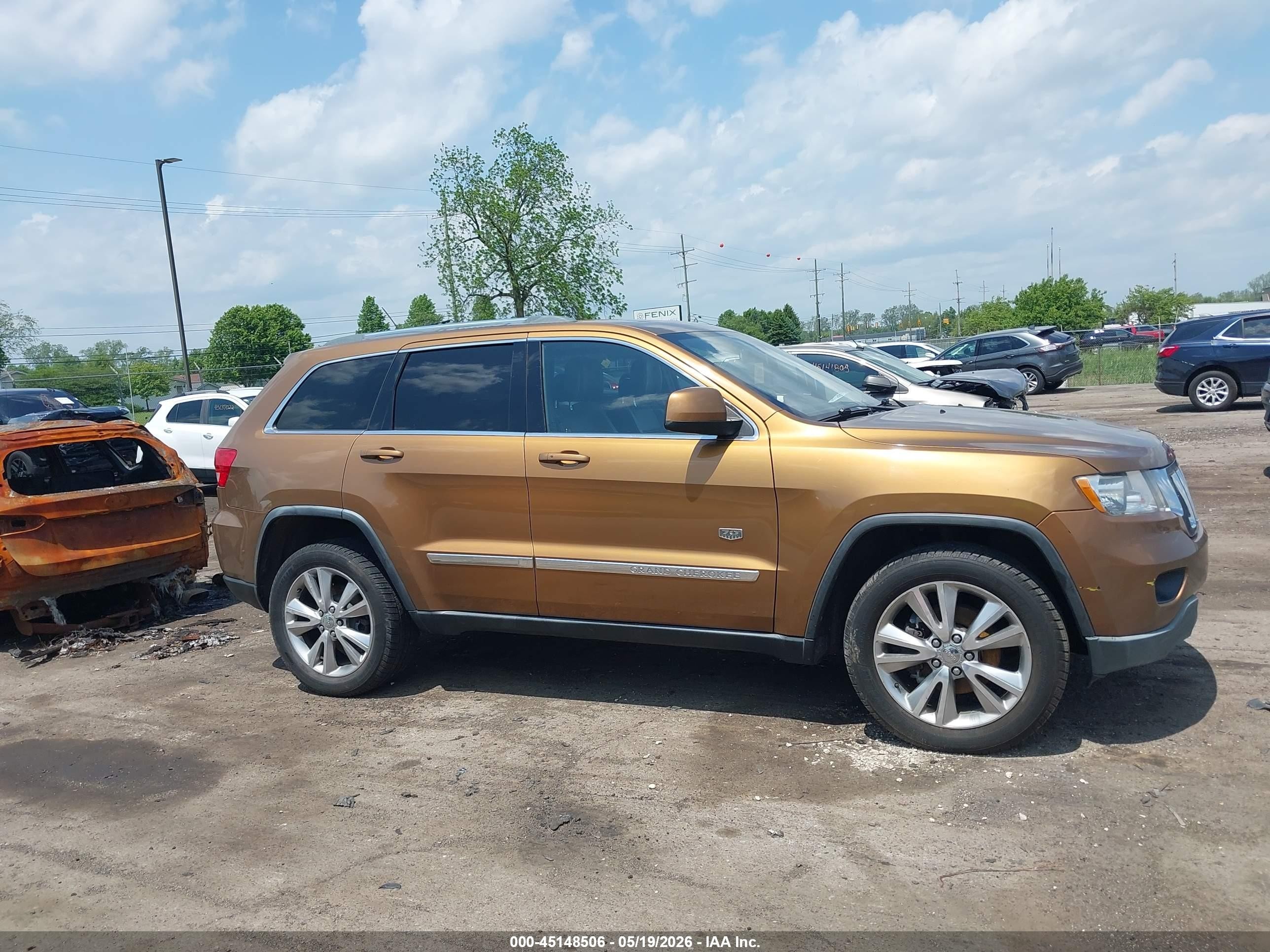 2011 Jeep Grand Cherokee Laredo Gold vin: 1J4RR4GG4BC676048
