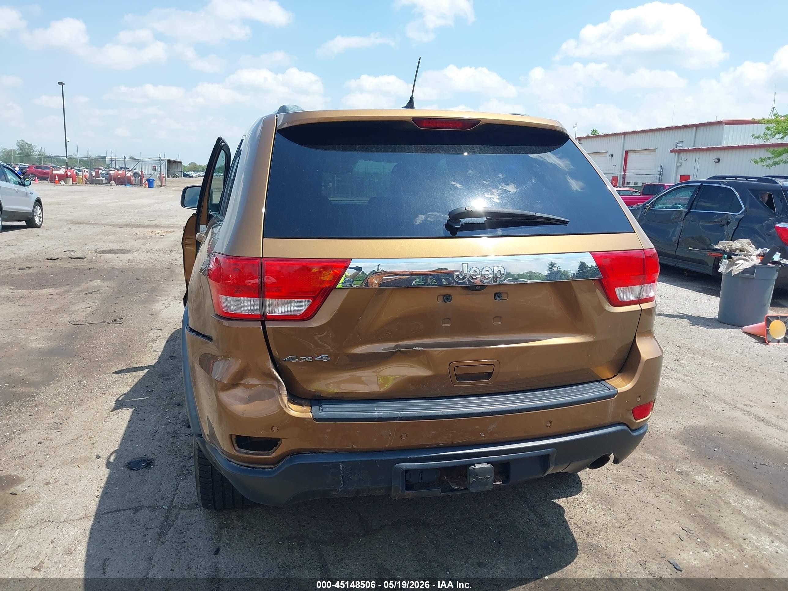 2011 Jeep Grand Cherokee Laredo Gold vin: 1J4RR4GG4BC676048