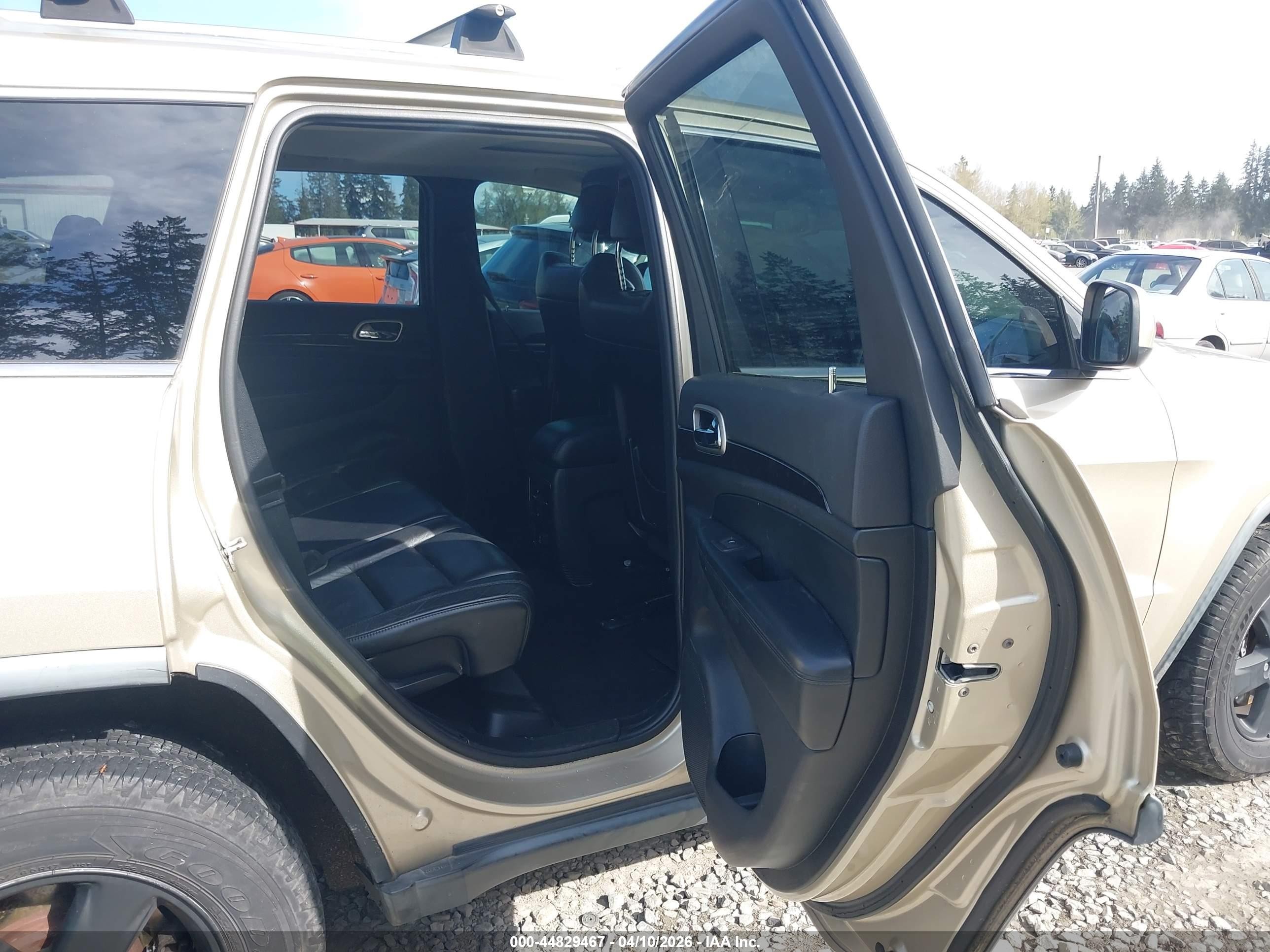 2011 Jeep Grand Cherokee Laredo Желто-коричневый vin: 1J4RR4GG4BC703345