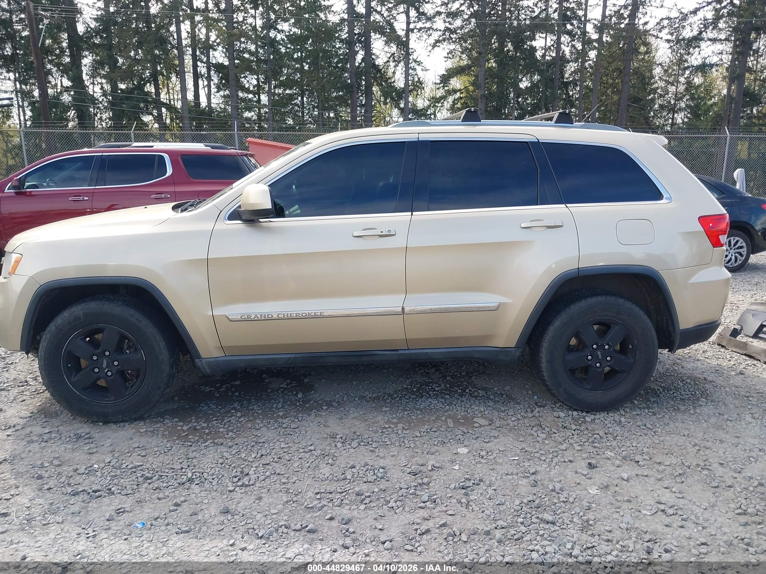 2011 Jeep Grand Cherokee Laredo Желто-коричневый vin: 1J4RR4GG4BC703345