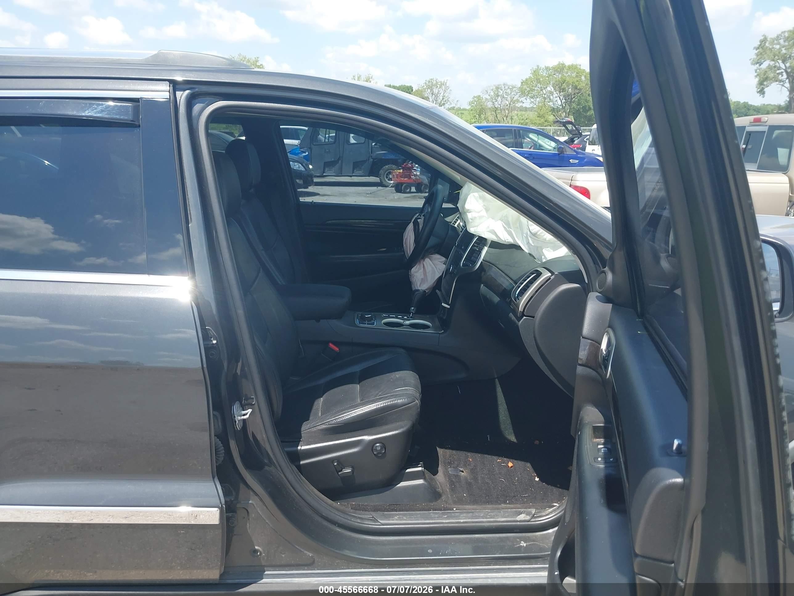 2011 Jeep Grand Cherokee Laredo Gray vin: 1J4RR4GG4BC723448