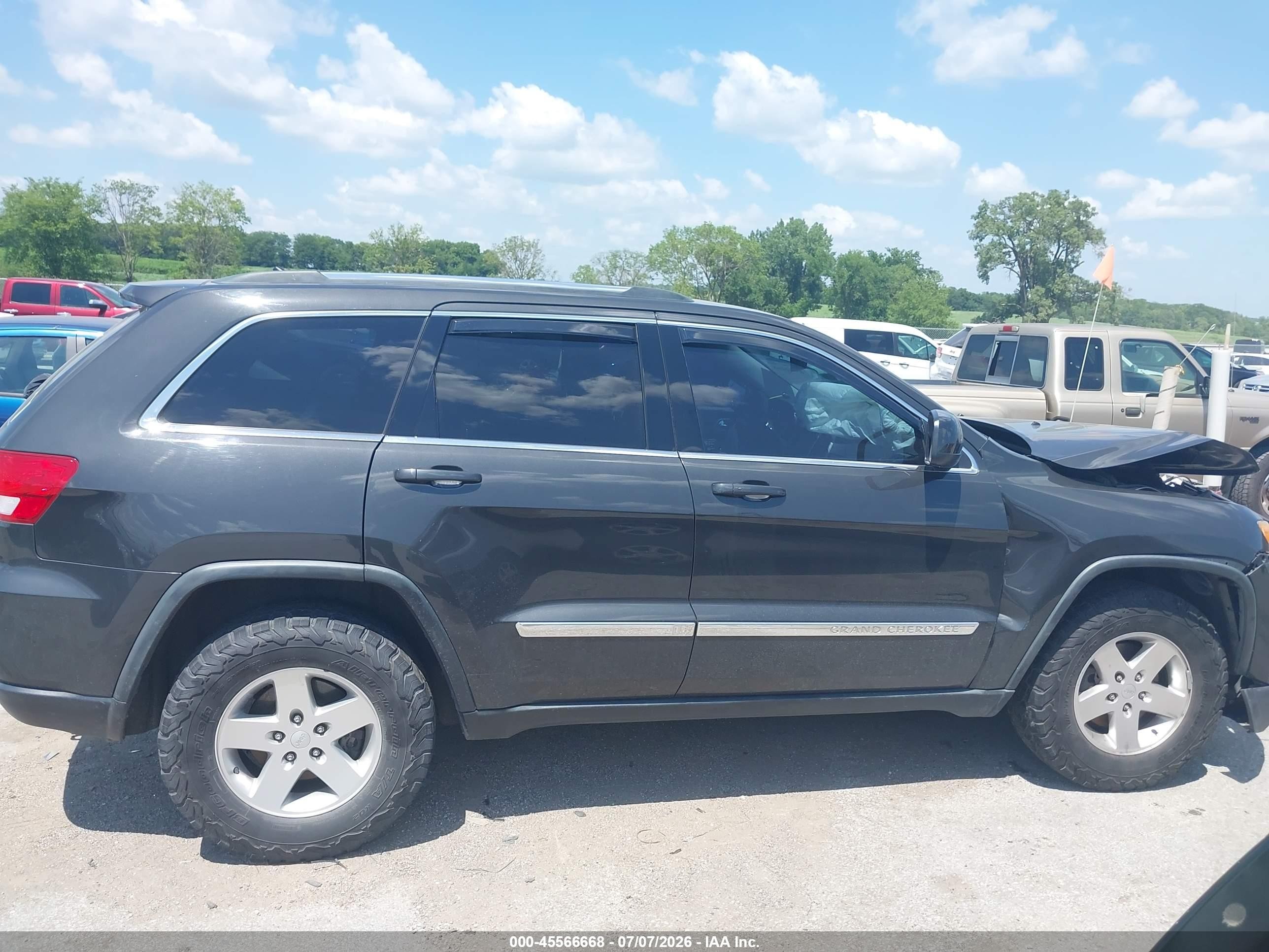 2011 Jeep Grand Cherokee Laredo Gray vin: 1J4RR4GG4BC723448