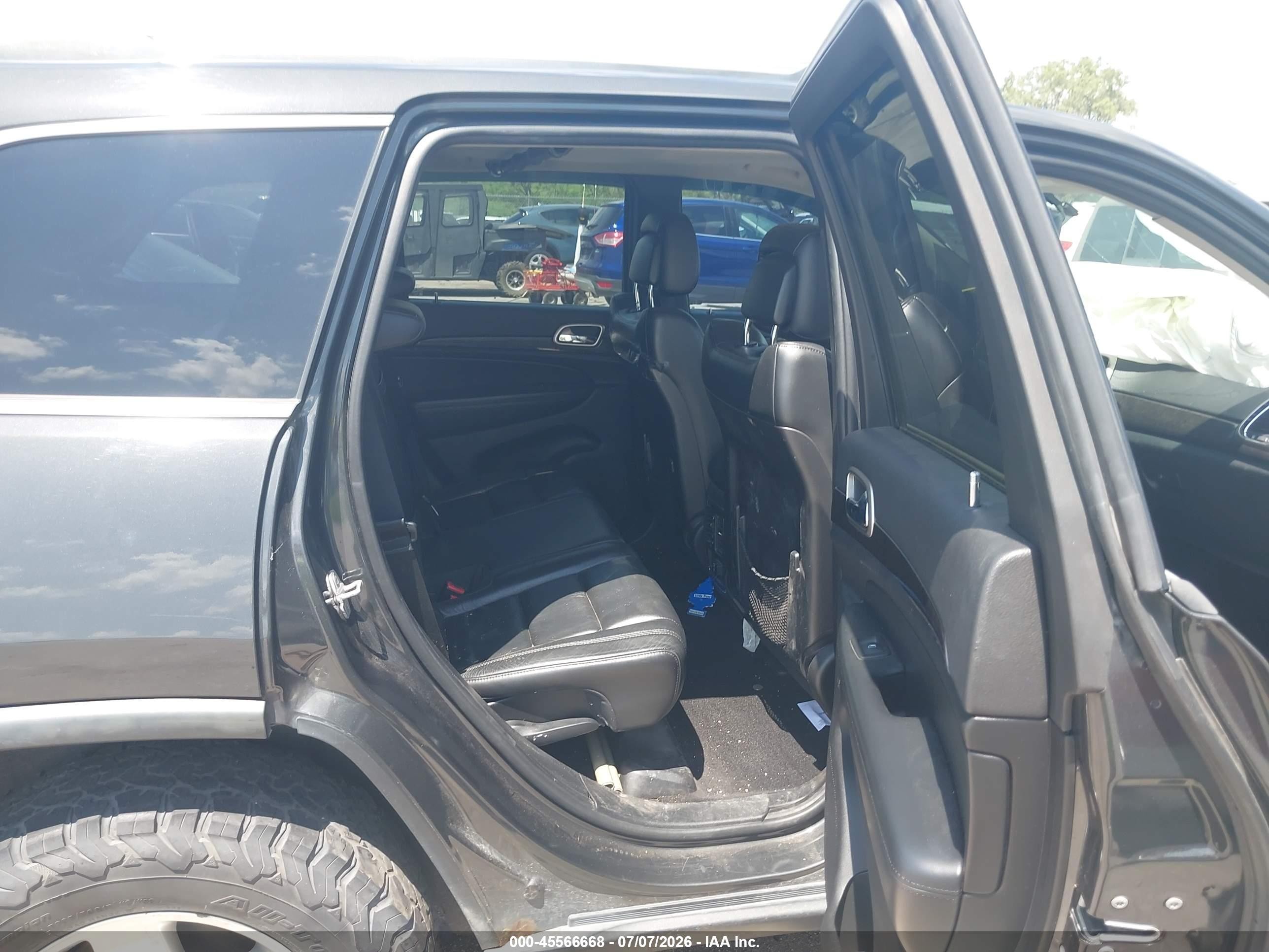 2011 Jeep Grand Cherokee Laredo Gray vin: 1J4RR4GG4BC723448
