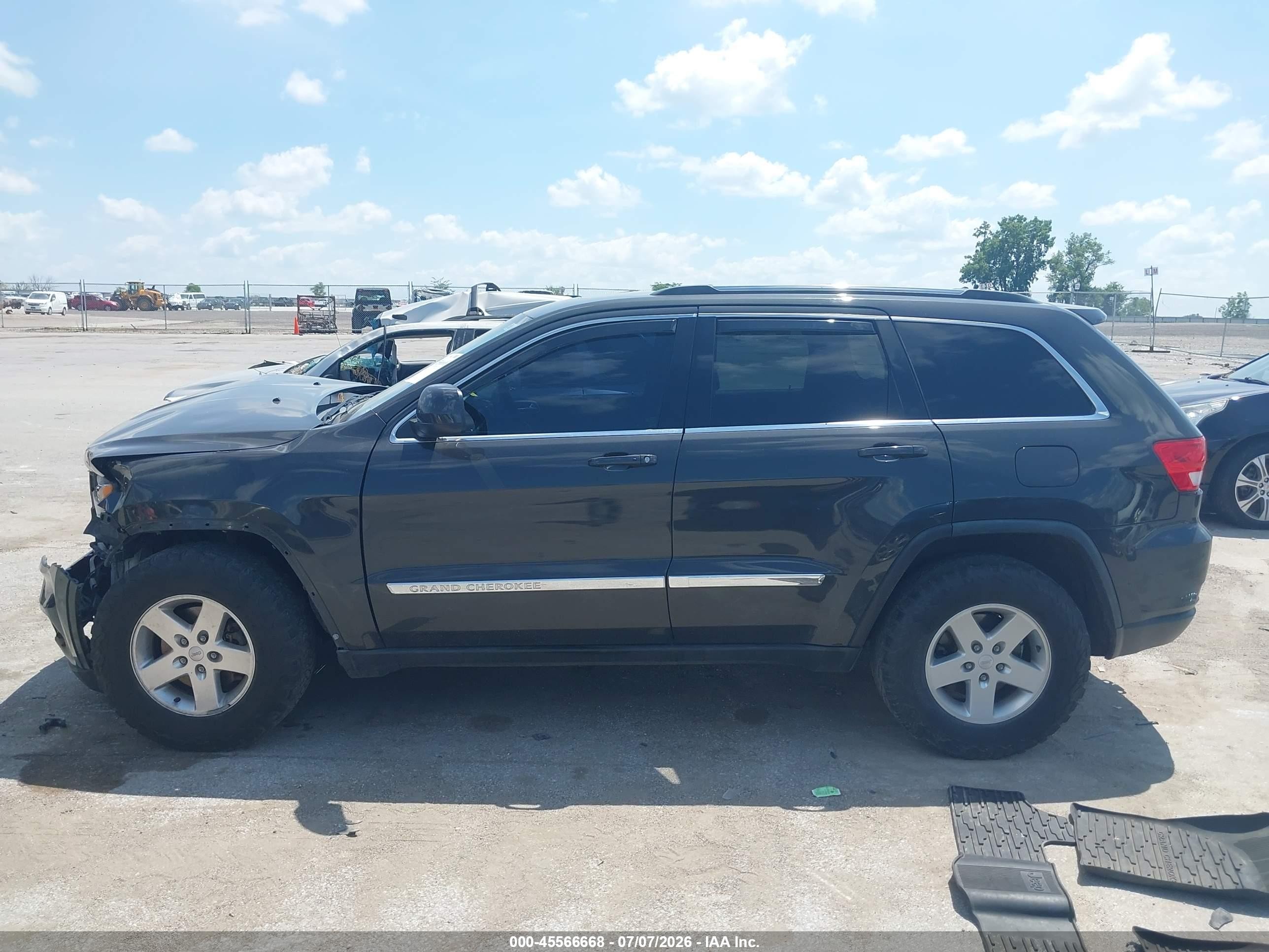 2011 Jeep Grand Cherokee Laredo Gray vin: 1J4RR4GG4BC723448