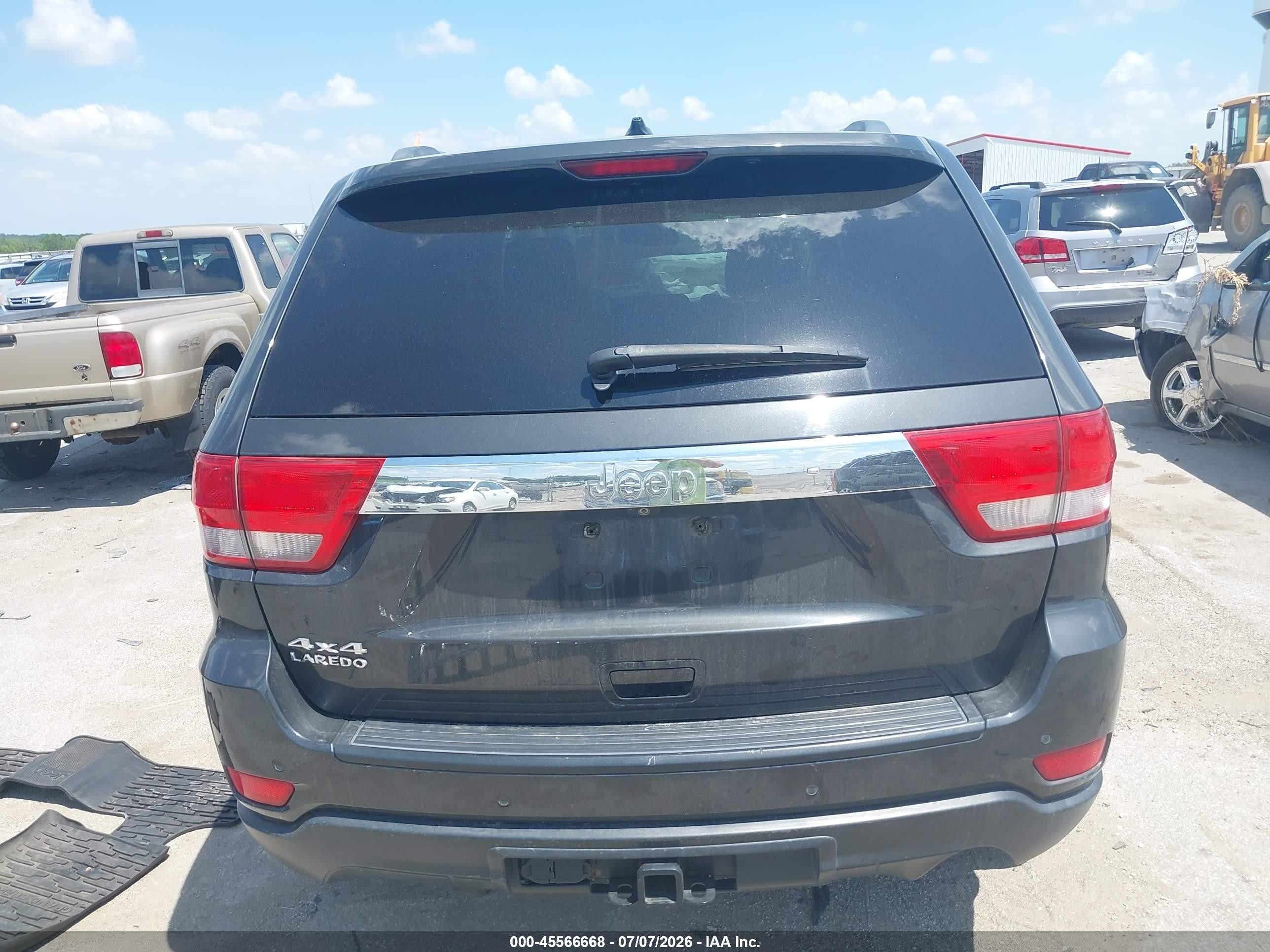 2011 Jeep Grand Cherokee Laredo Gray vin: 1J4RR4GG4BC723448