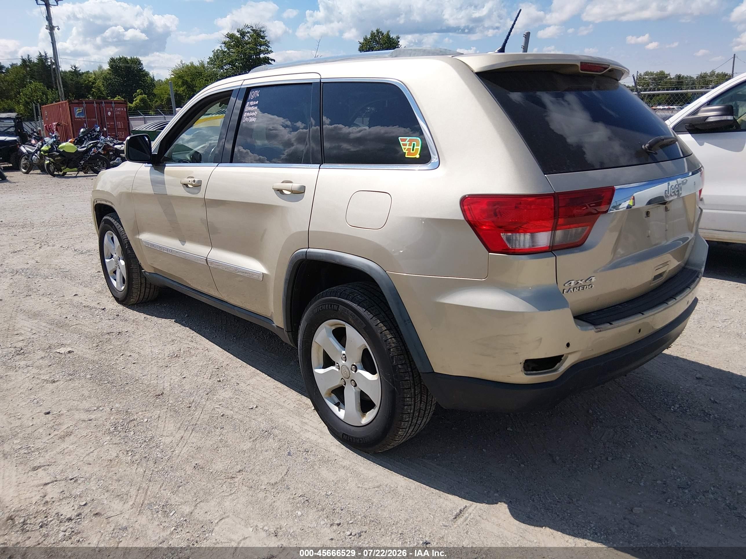 2011 Jeep Grand Cherokee Laredo Beige vin: 1J4RR4GG4BC734644