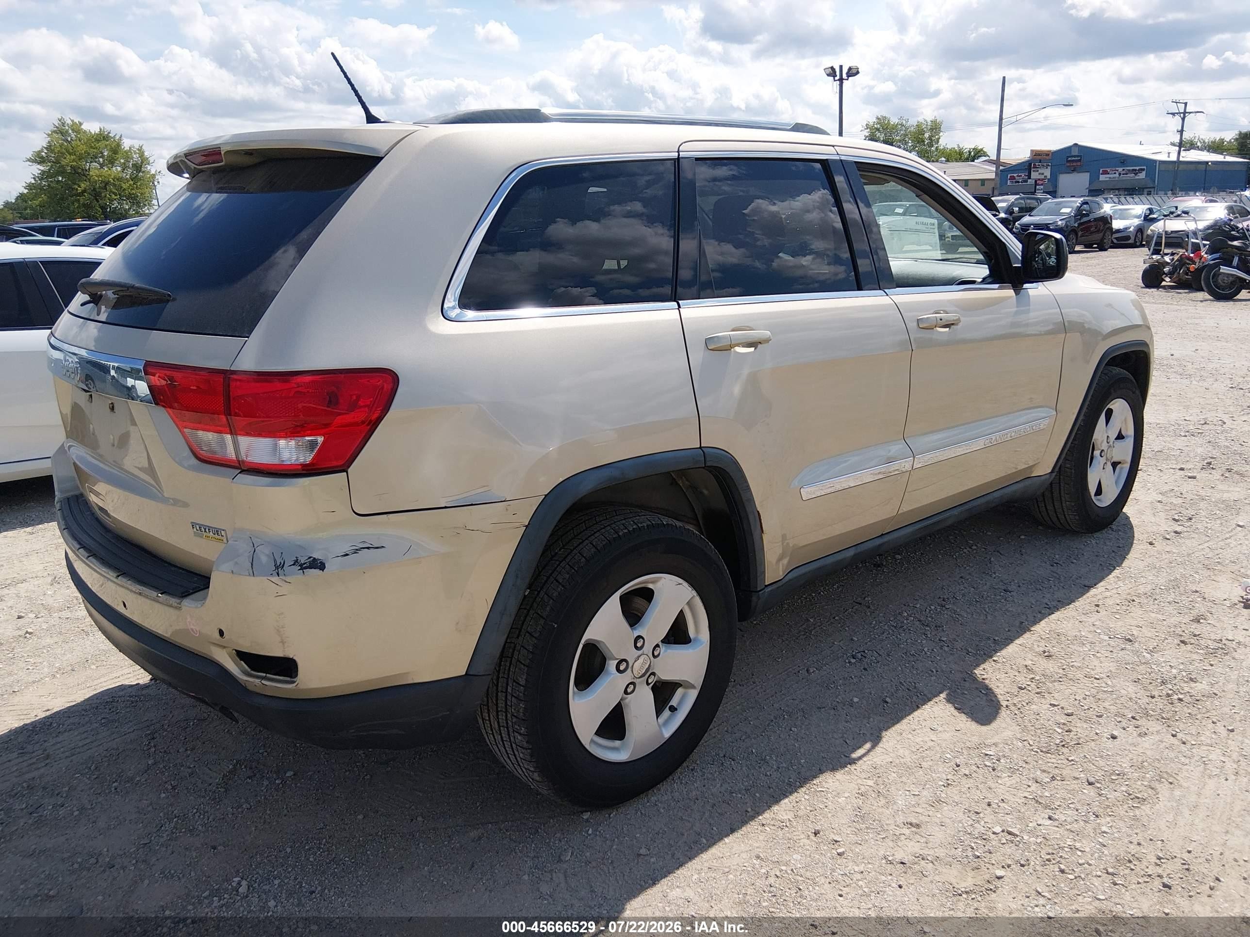 2011 Jeep Grand Cherokee Laredo Beige vin: 1J4RR4GG4BC734644