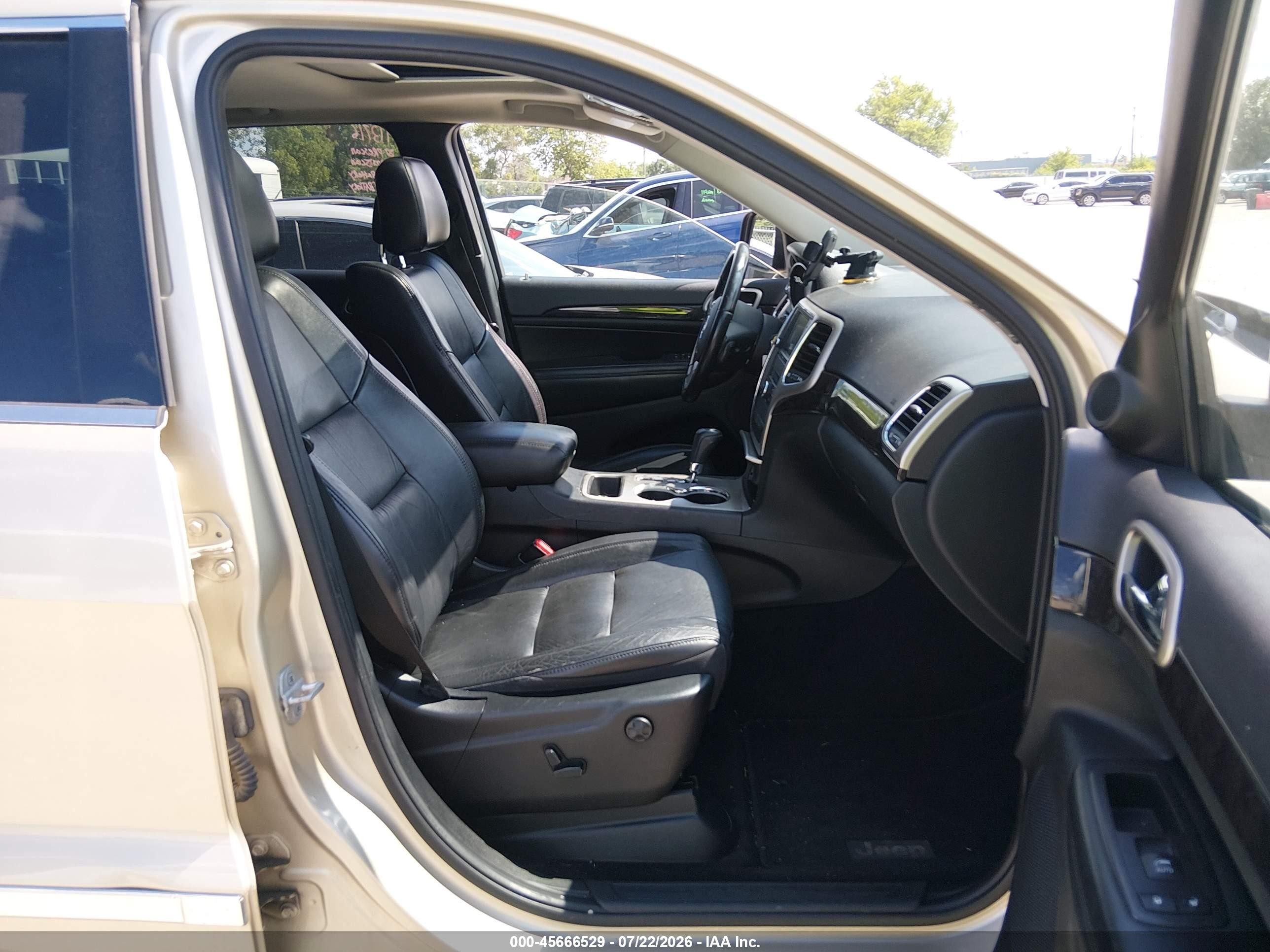 2011 Jeep Grand Cherokee Laredo Beige vin: 1J4RR4GG4BC734644