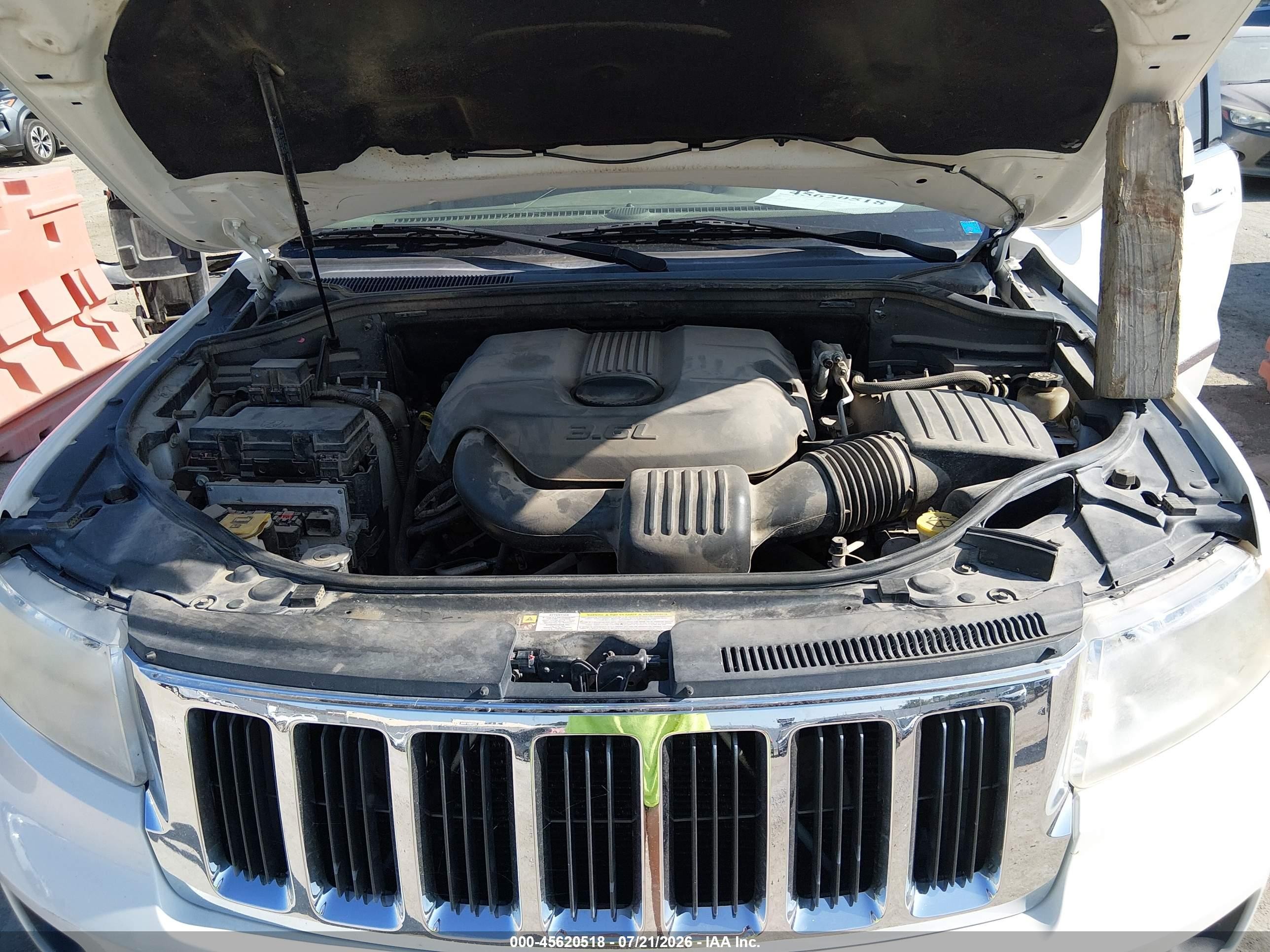2011 Jeep Grand Cherokee Laredo White vin: 1J4RR4GG4BC738550