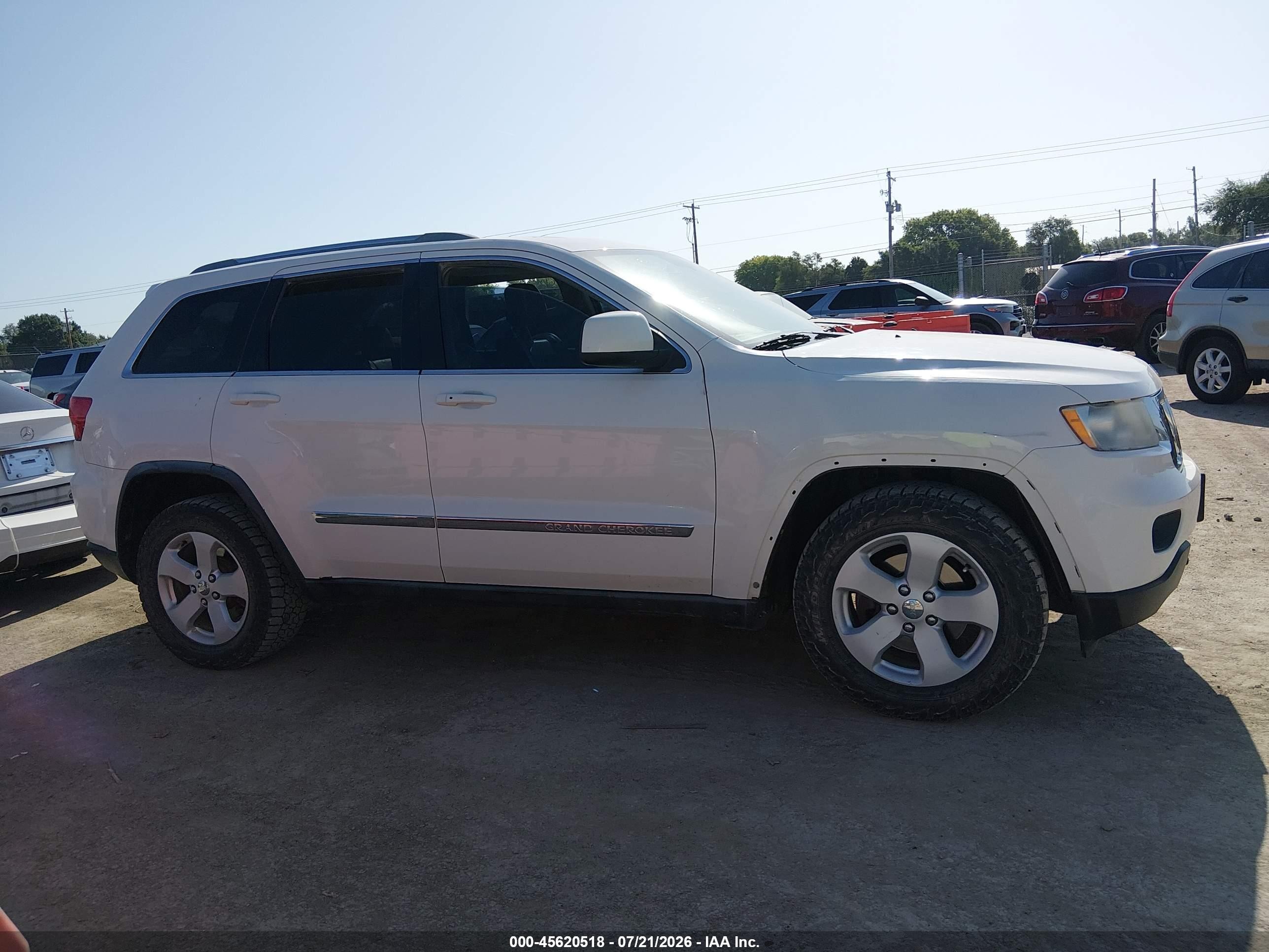 2011 Jeep Grand Cherokee Laredo White vin: 1J4RR4GG4BC738550