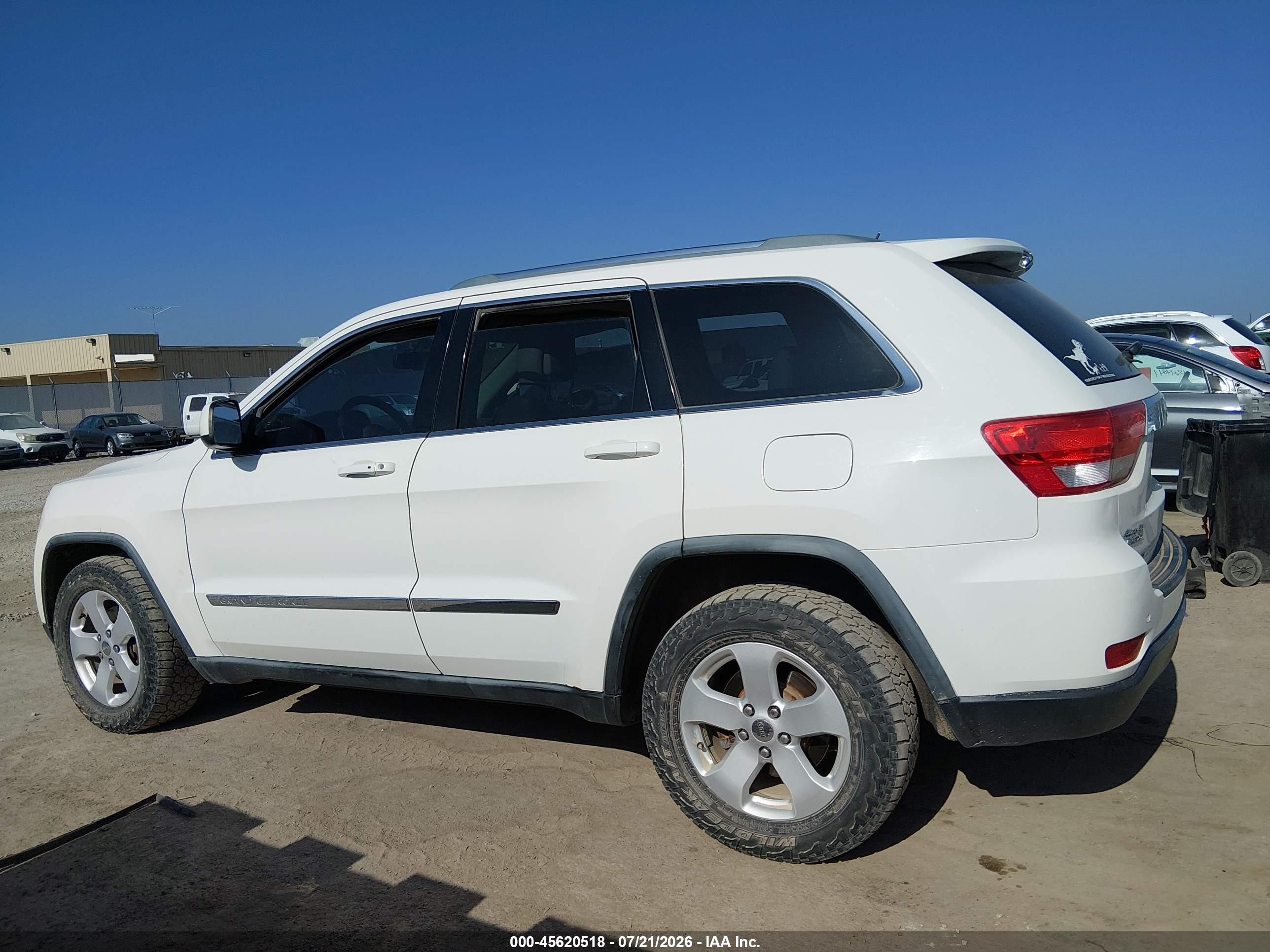 2011 Jeep Grand Cherokee Laredo White vin: 1J4RR4GG4BC738550