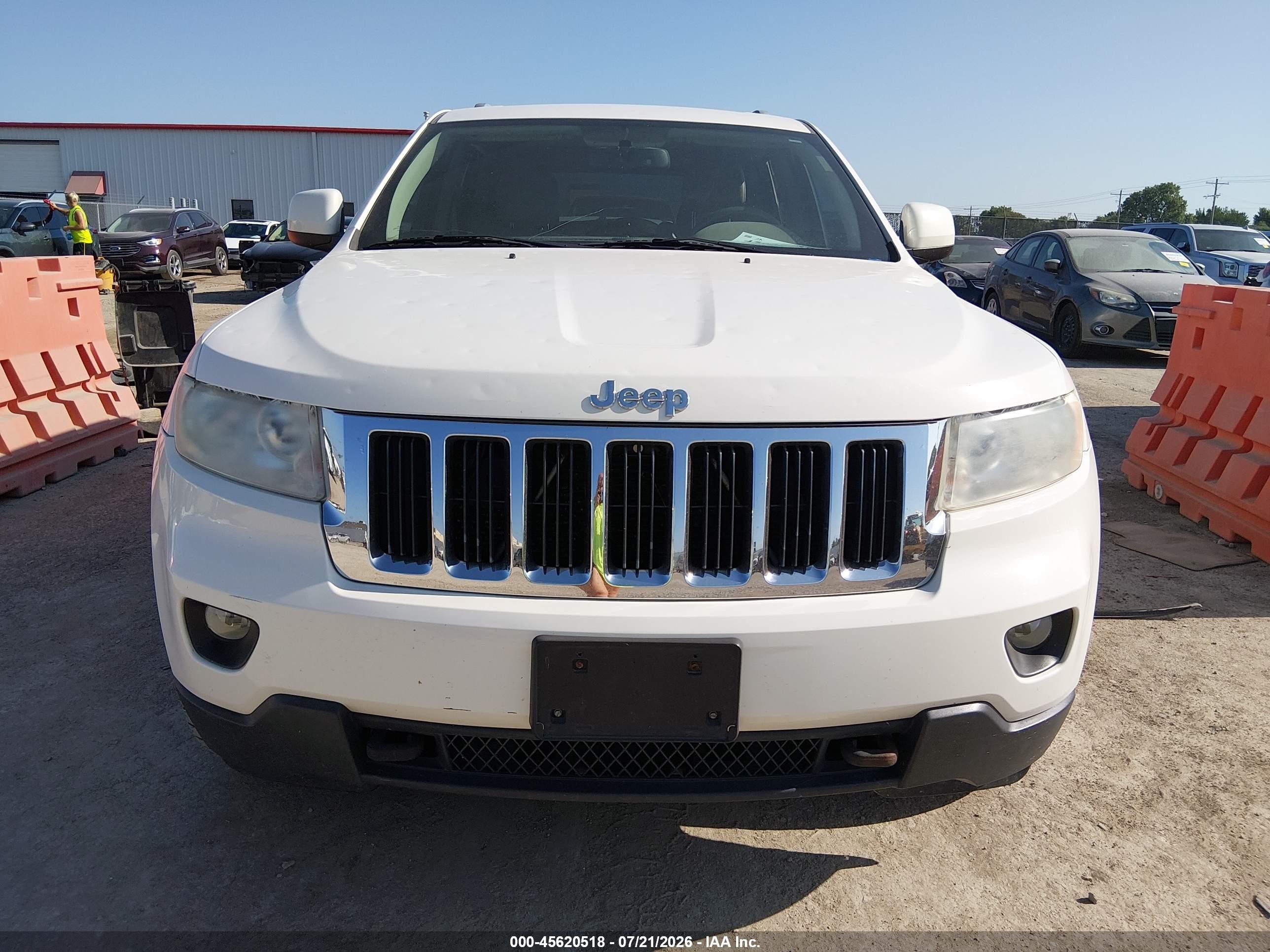 2011 Jeep Grand Cherokee Laredo White vin: 1J4RR4GG4BC738550