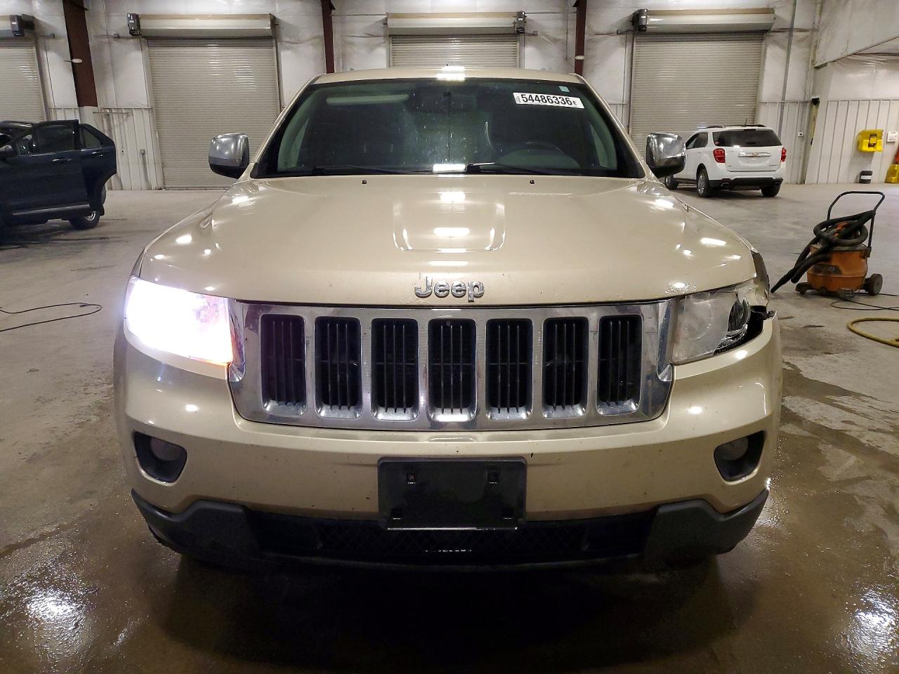 2011 Jeep Grand Cherokee Laredo Gold vin: 1J4RR4GG4BC740928