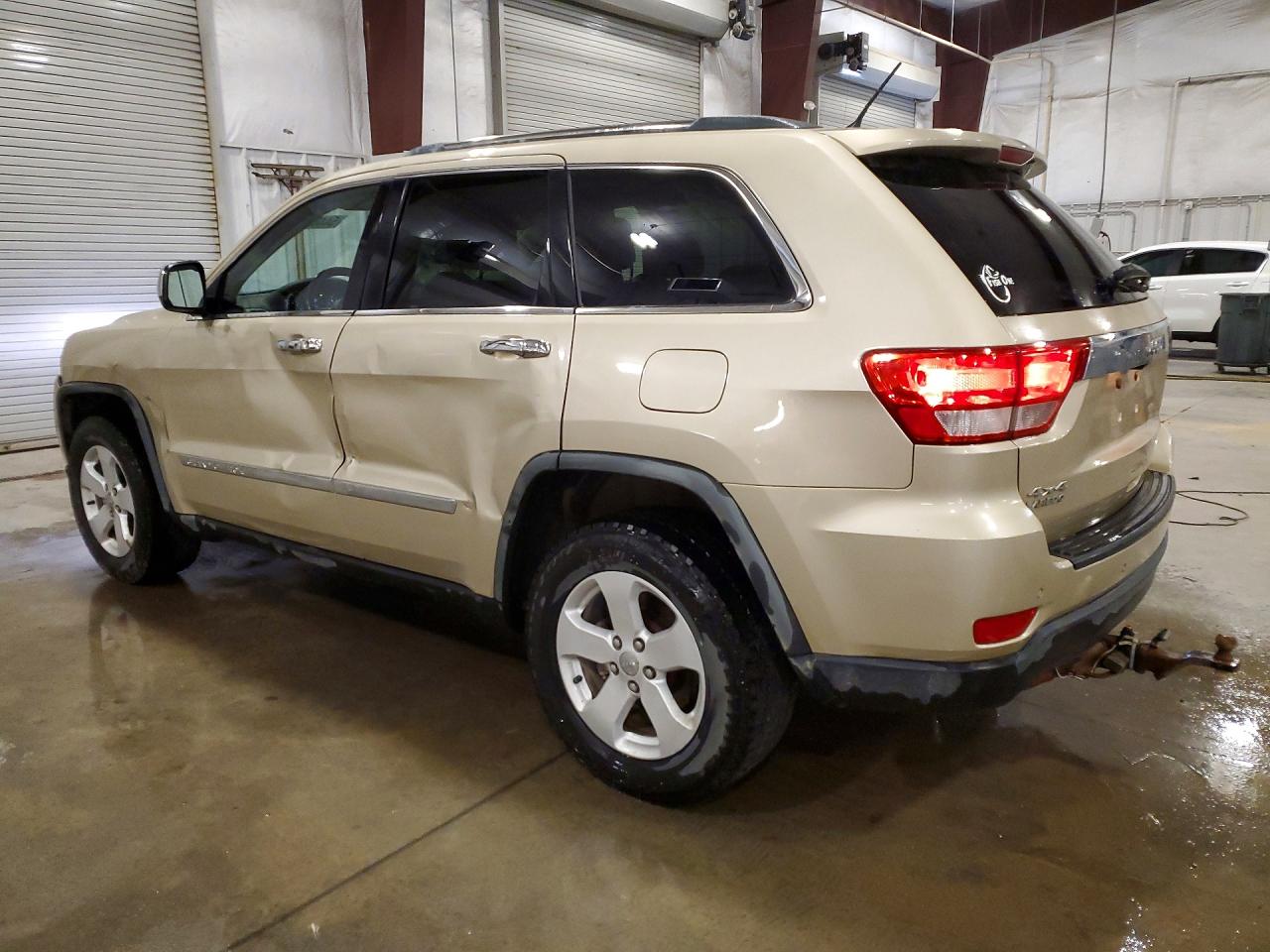 2011 Jeep Grand Cherokee Laredo Gold vin: 1J4RR4GG4BC740928