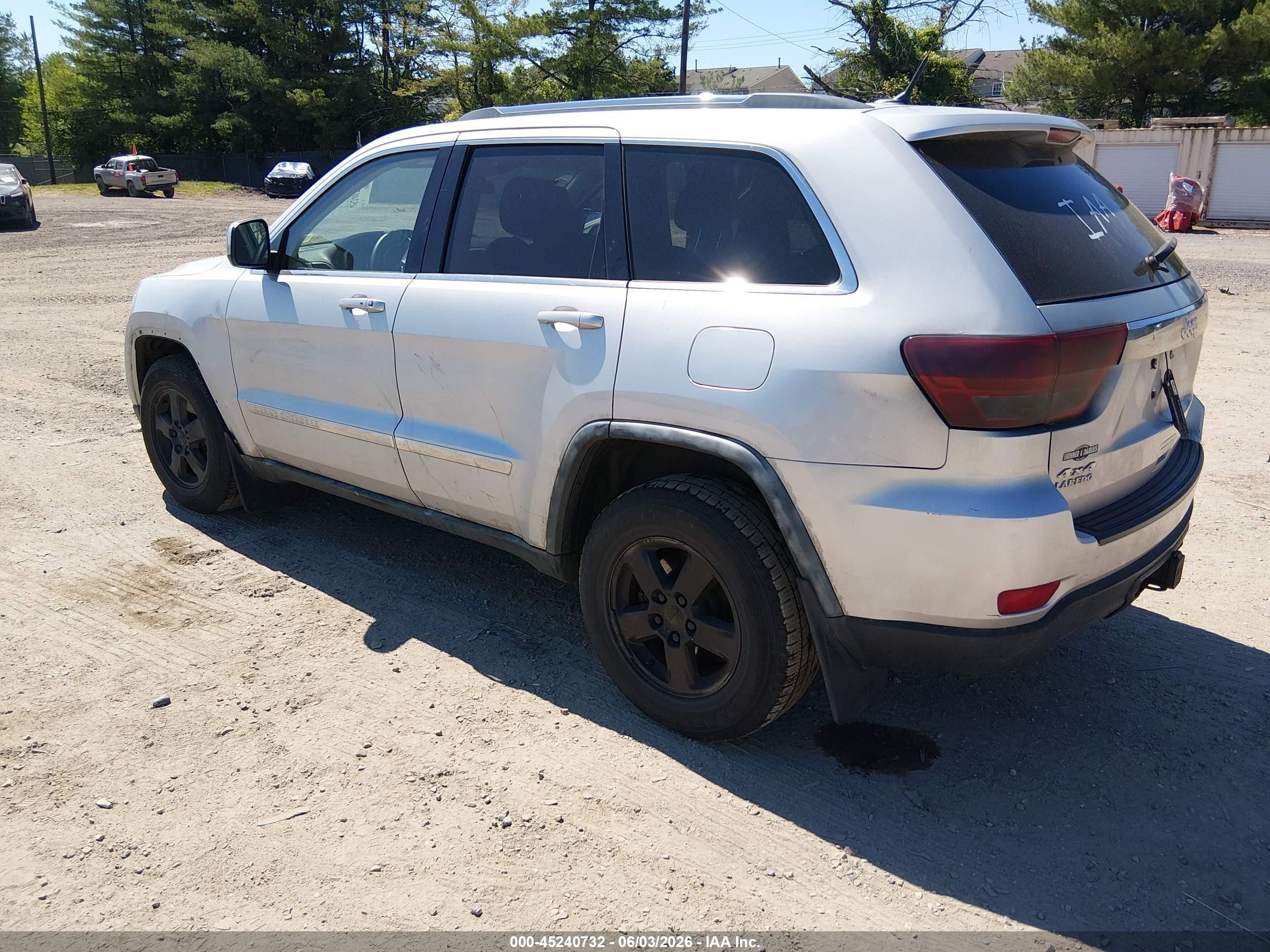 2011 Jeep Grand Cherokee Laredo Серебряный vin: 1J4RR4GG5BC519421