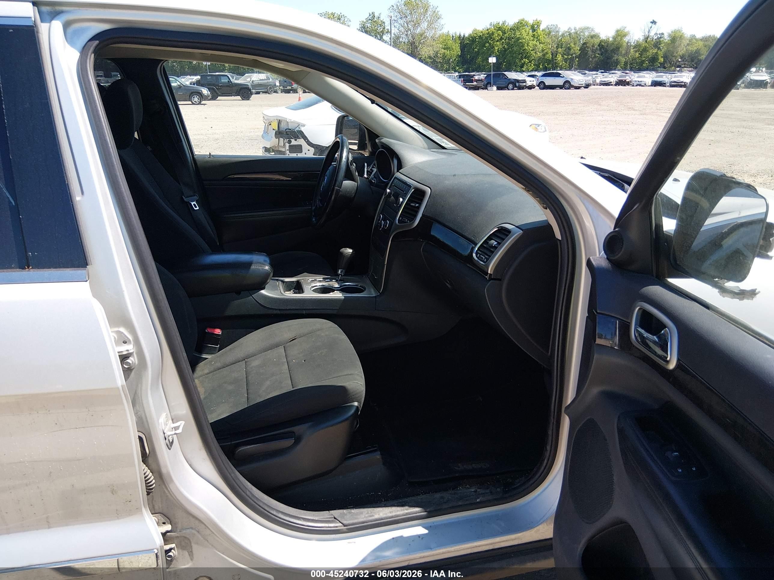 2011 Jeep Grand Cherokee Laredo Серебряный vin: 1J4RR4GG5BC519421