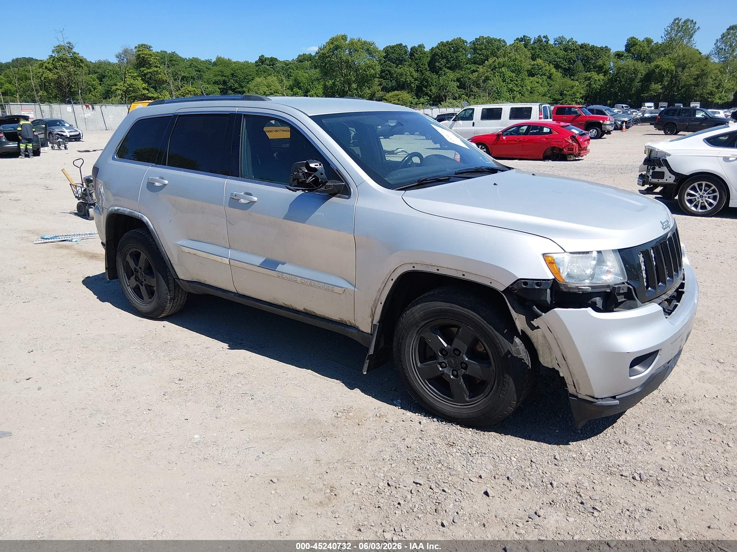2011 Jeep Grand Cherokee Laredo Серебряный vin: 1J4RR4GG5BC519421
