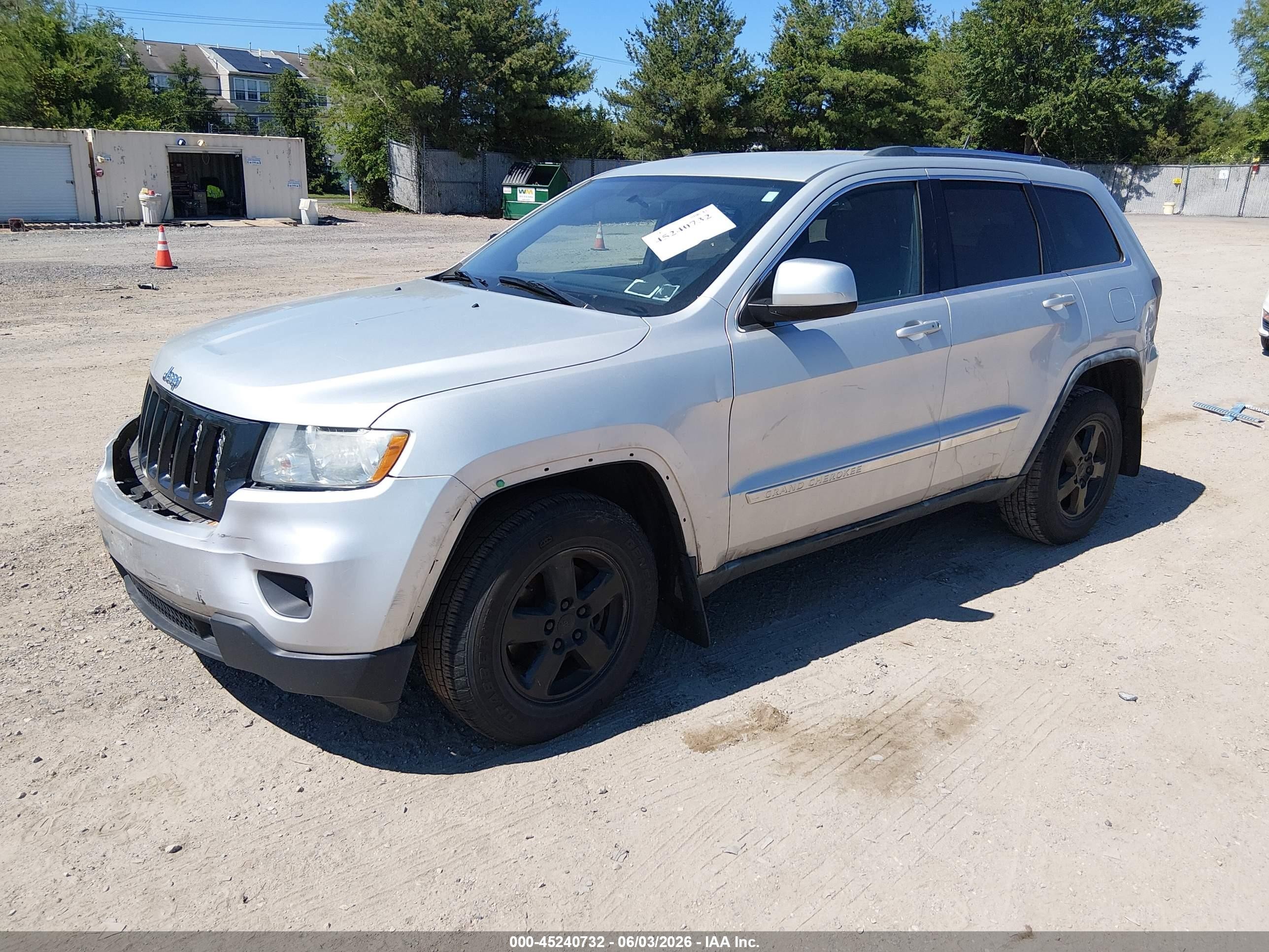 2011 Jeep Grand Cherokee Laredo Серебряный vin: 1J4RR4GG5BC519421