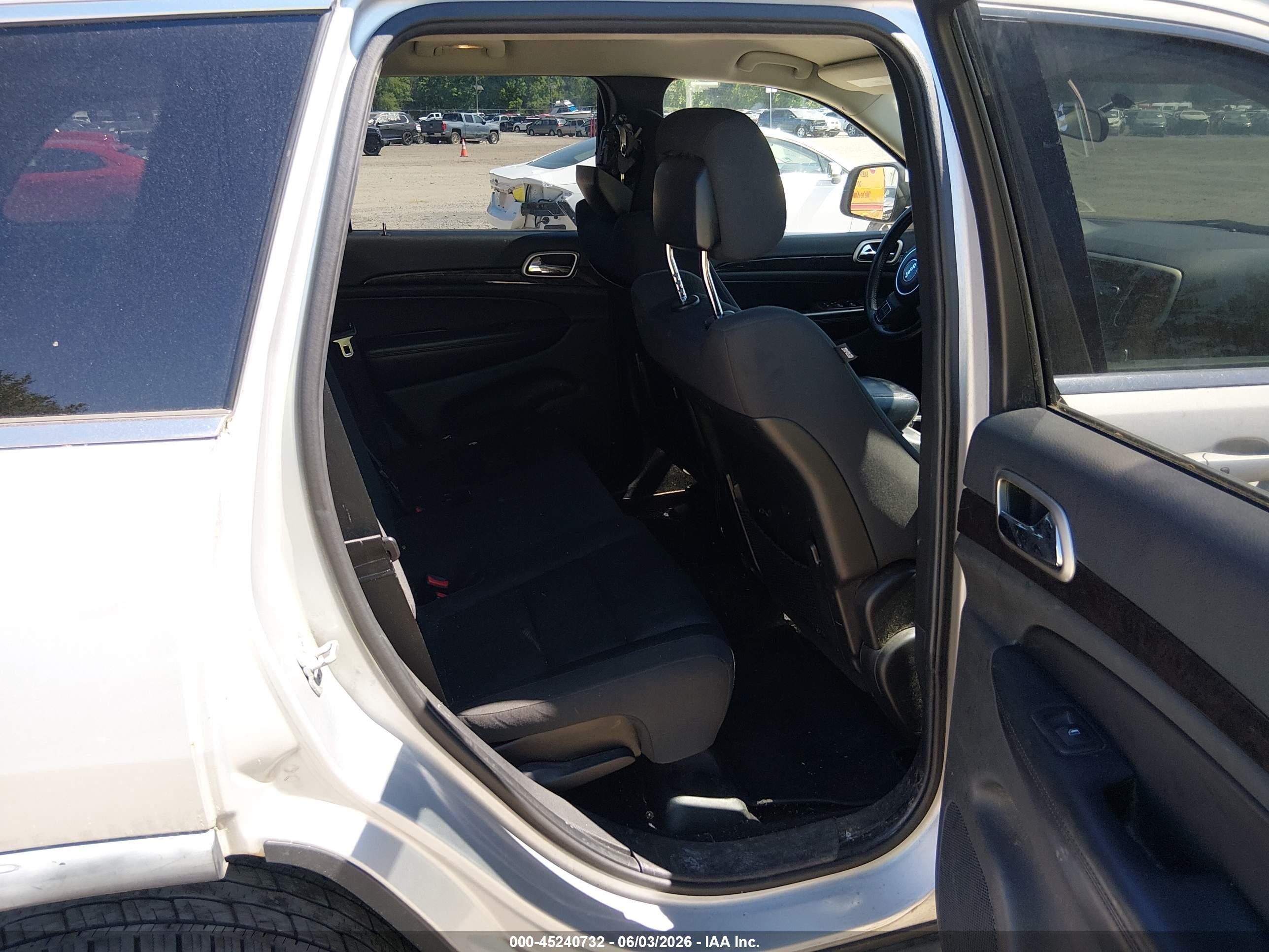 2011 Jeep Grand Cherokee Laredo Серебряный vin: 1J4RR4GG5BC519421