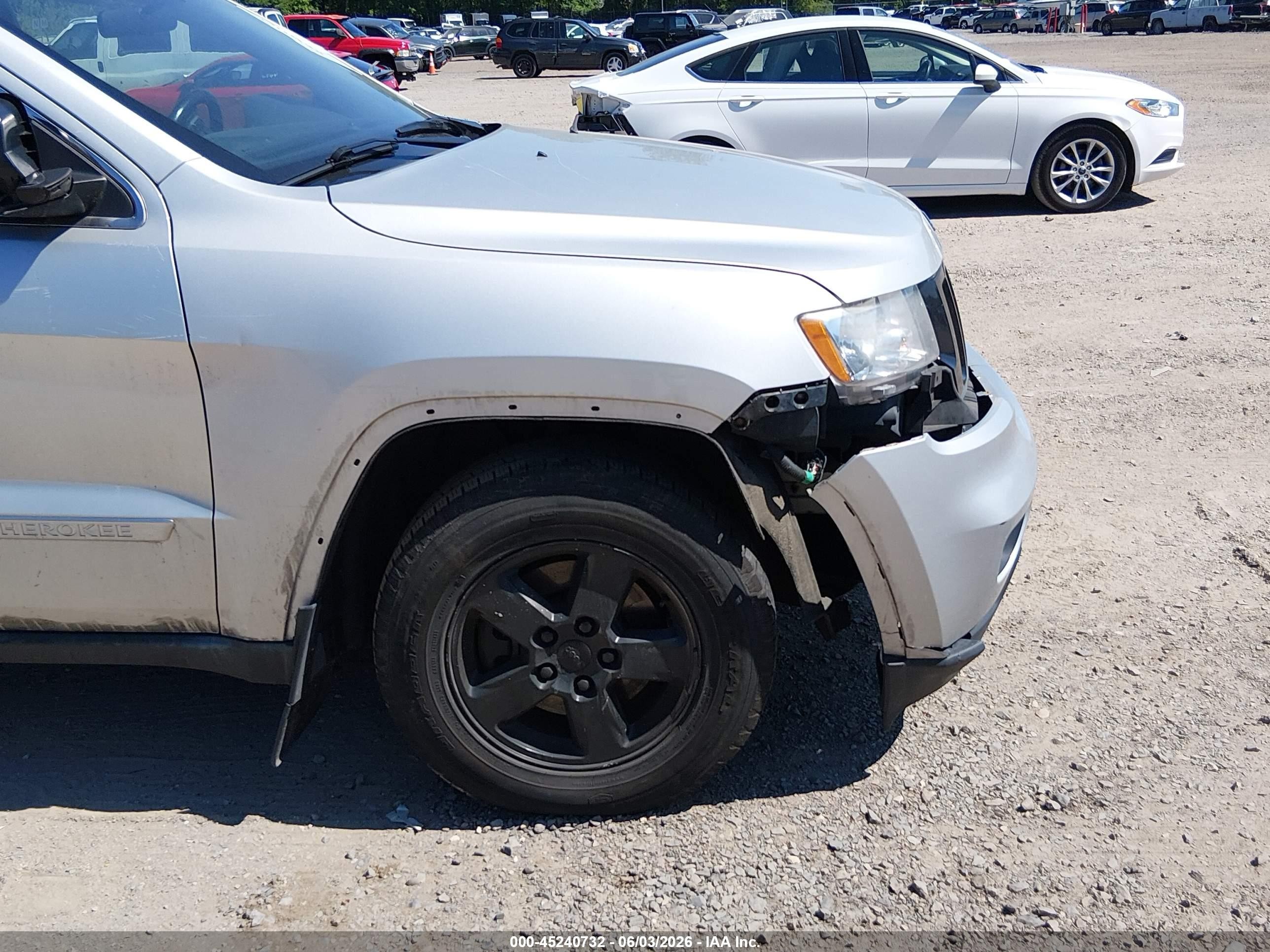 2011 Jeep Grand Cherokee Laredo Серебряный vin: 1J4RR4GG5BC519421