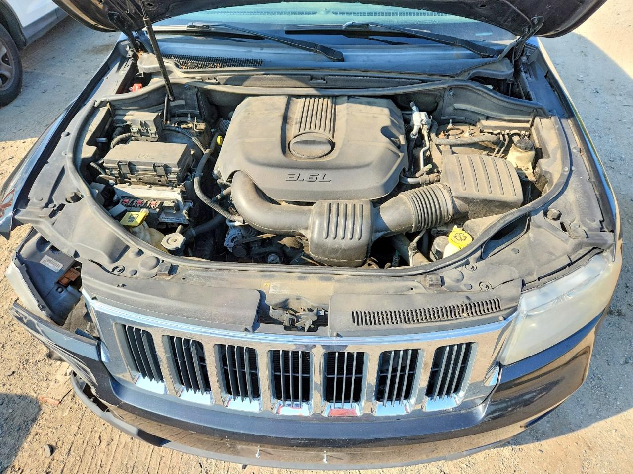 2011 Jeep Grand Cherokee Laredo Charcoal vin: 1J4RR4GG5BC567324