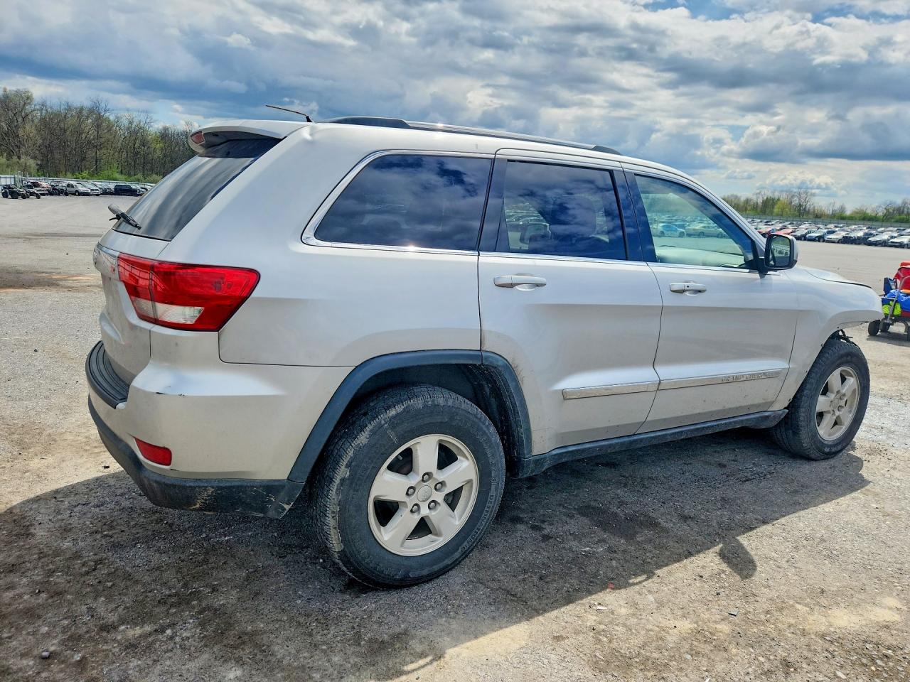 2011 Jeep Grand Cherokee Laredo Silver vin: 1J4RR4GG5BC587380