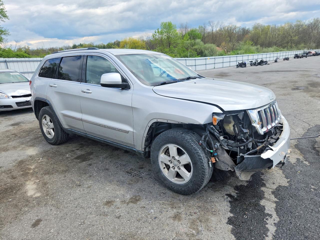 2011 Jeep Grand Cherokee Laredo Silver vin: 1J4RR4GG5BC587380