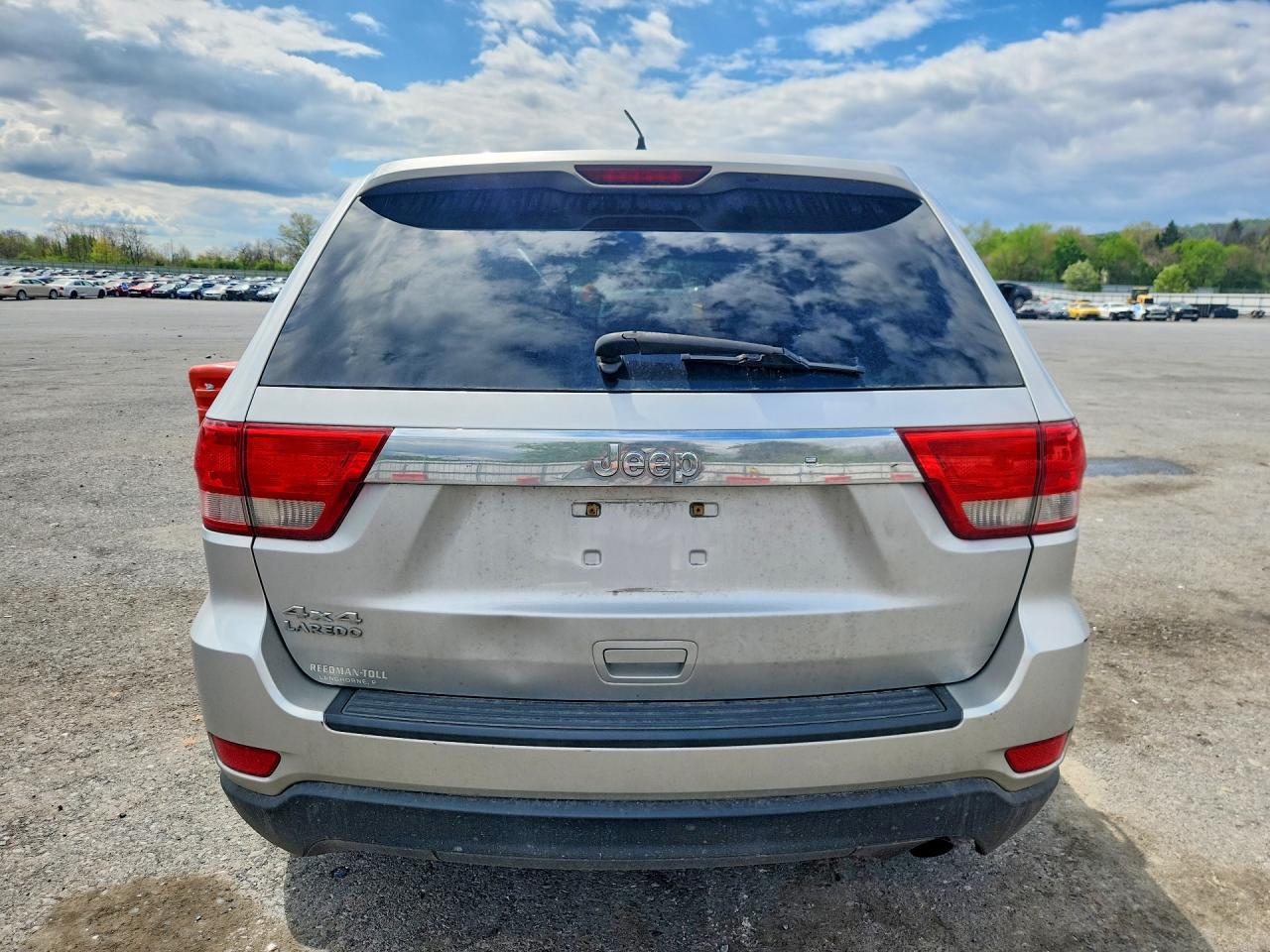 2011 Jeep Grand Cherokee Laredo Silver vin: 1J4RR4GG5BC587380