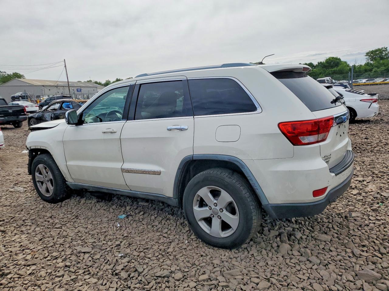 2011 Jeep Grand Cherokee Laredo White vin: 1J4RR4GG5BC587590