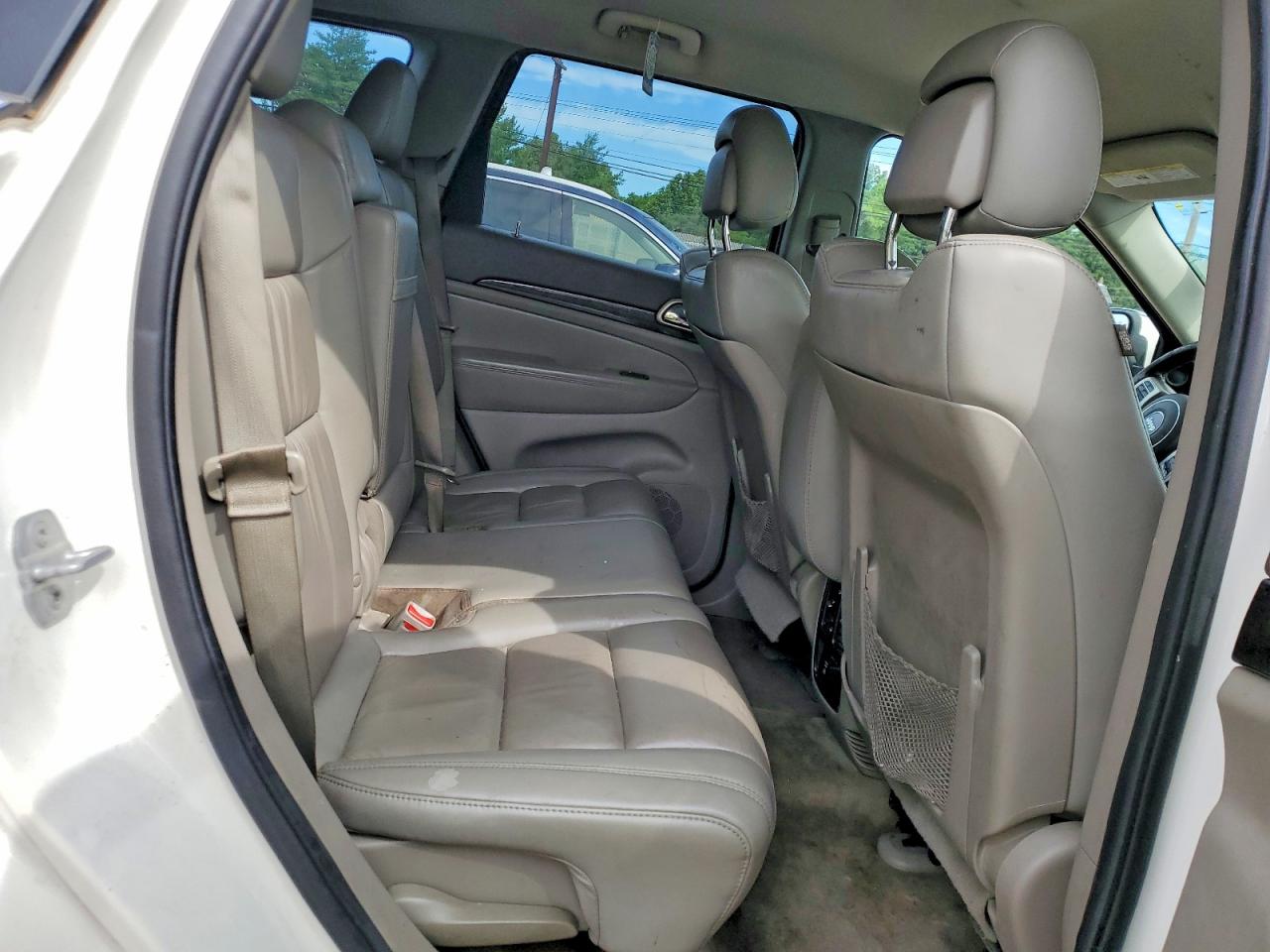 2011 Jeep Grand Cherokee Laredo White vin: 1J4RR4GG5BC587590