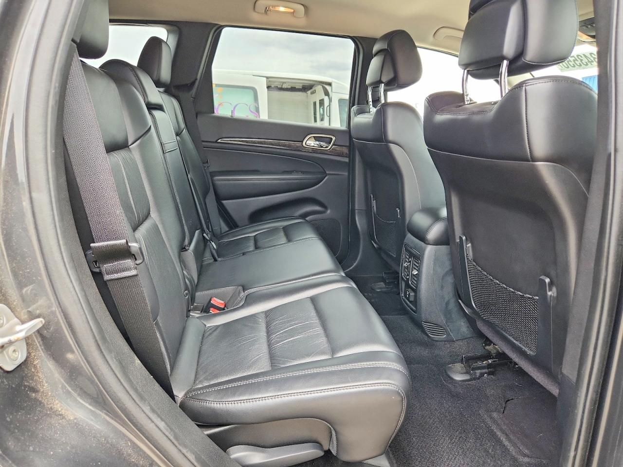 2011 Jeep Grand Cherokee Laredo Gray vin: 1J4RR4GG5BC587685