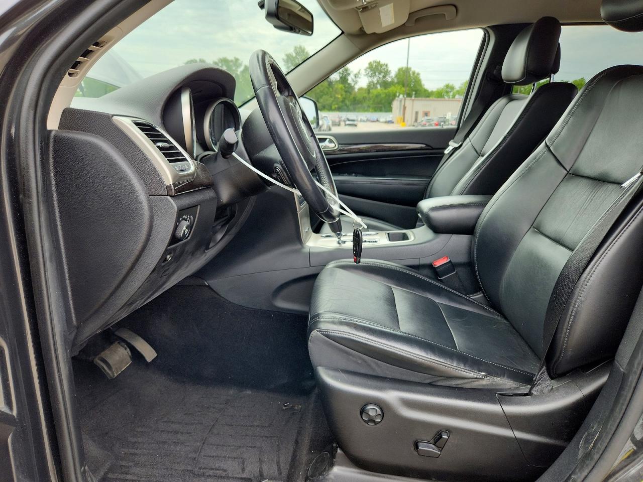2011 Jeep Grand Cherokee Laredo Gray vin: 1J4RR4GG5BC587685