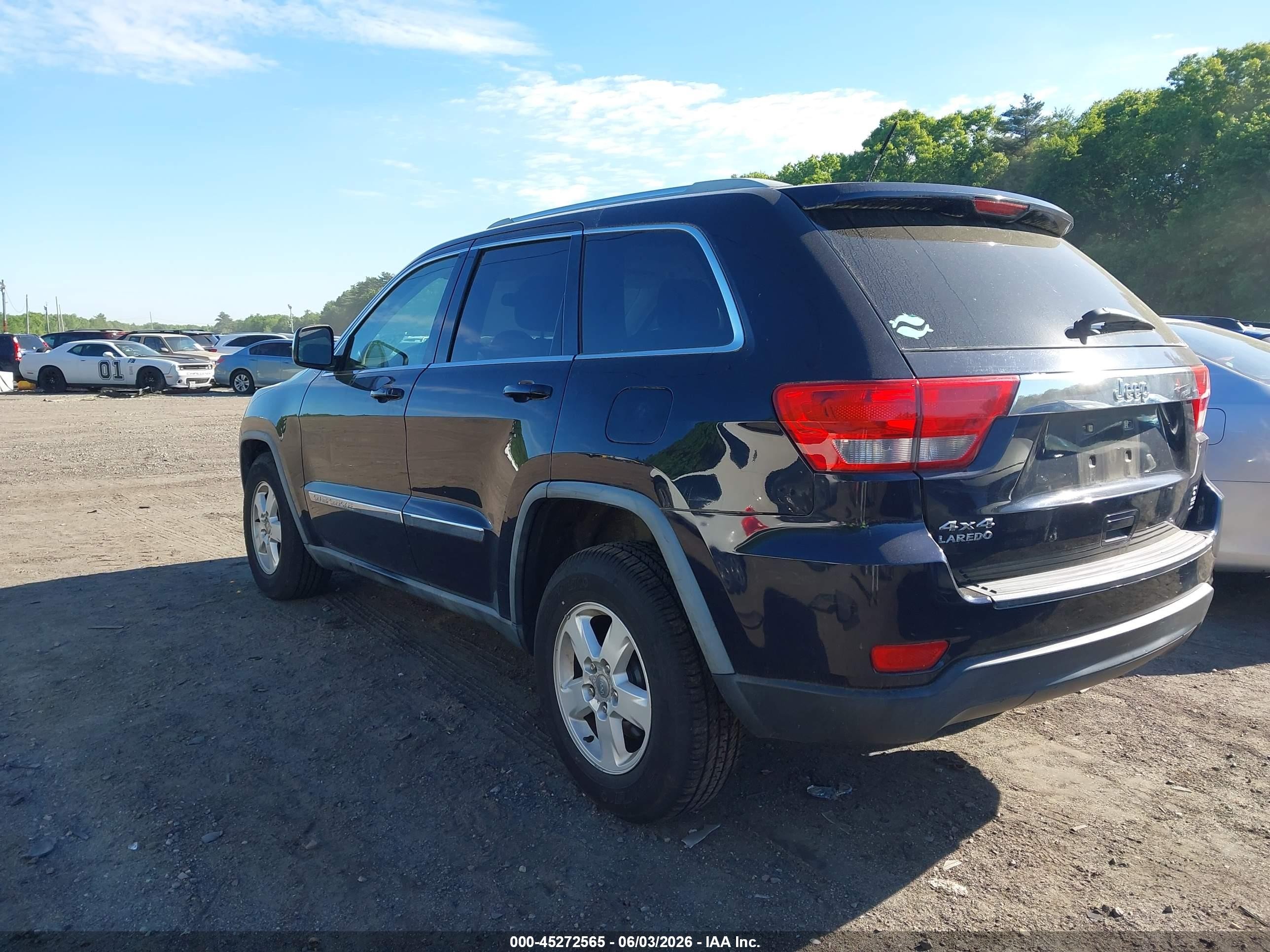 2011 Jeep Grand Cherokee Laredo Черный vin: 1J4RR4GG5BC596824