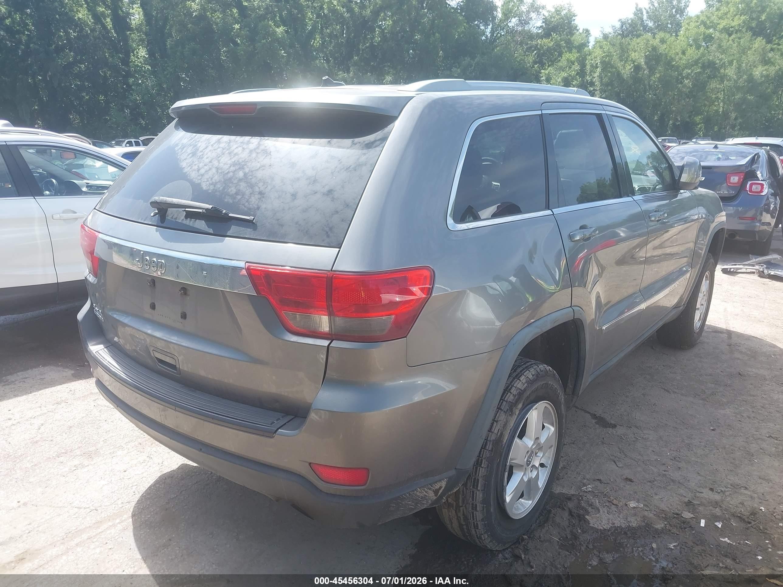 2011 Jeep Grand Cherokee Laredo Gray vin: 1J4RR4GG5BC670808