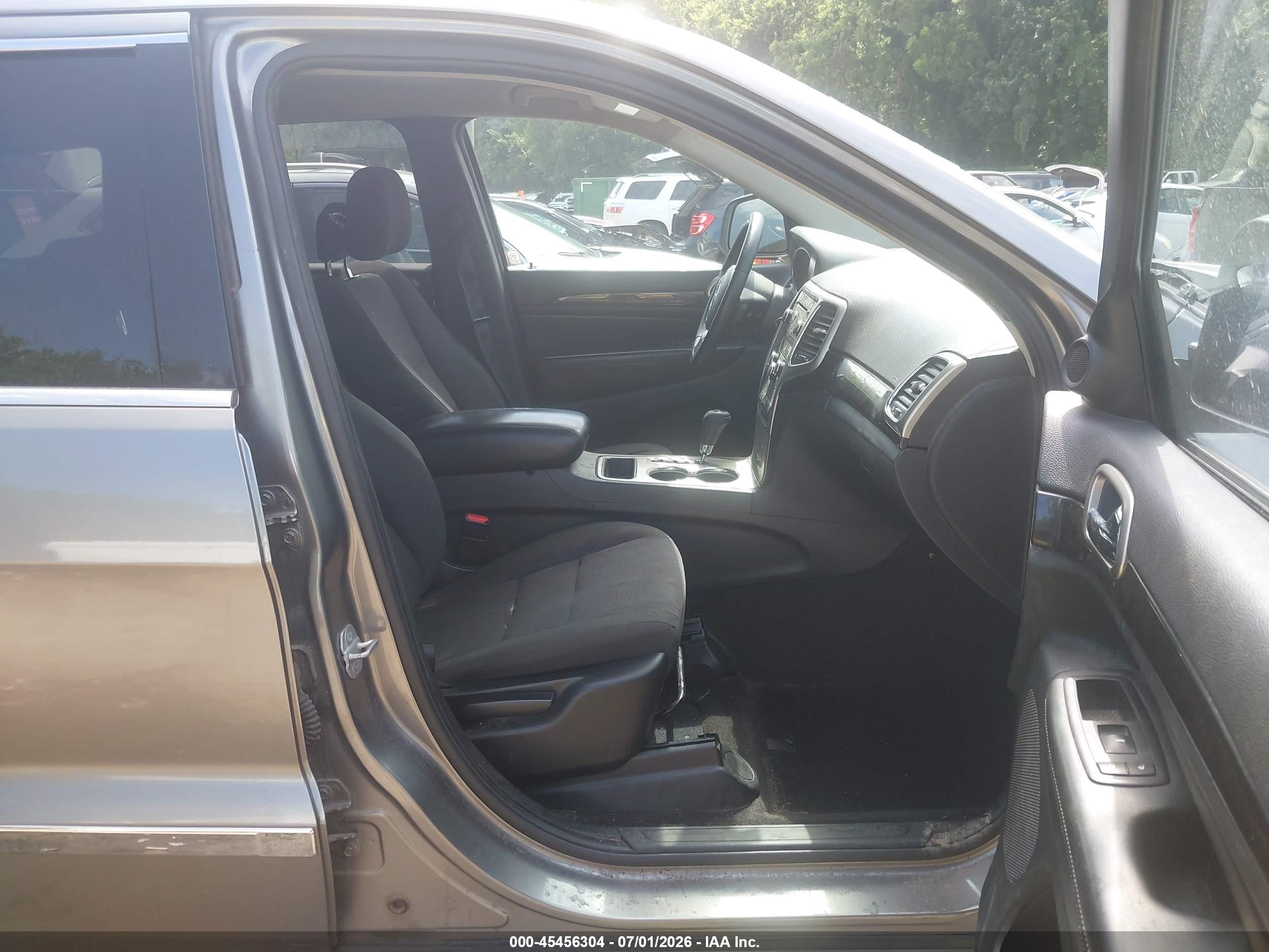 2011 Jeep Grand Cherokee Laredo Gray vin: 1J4RR4GG5BC670808