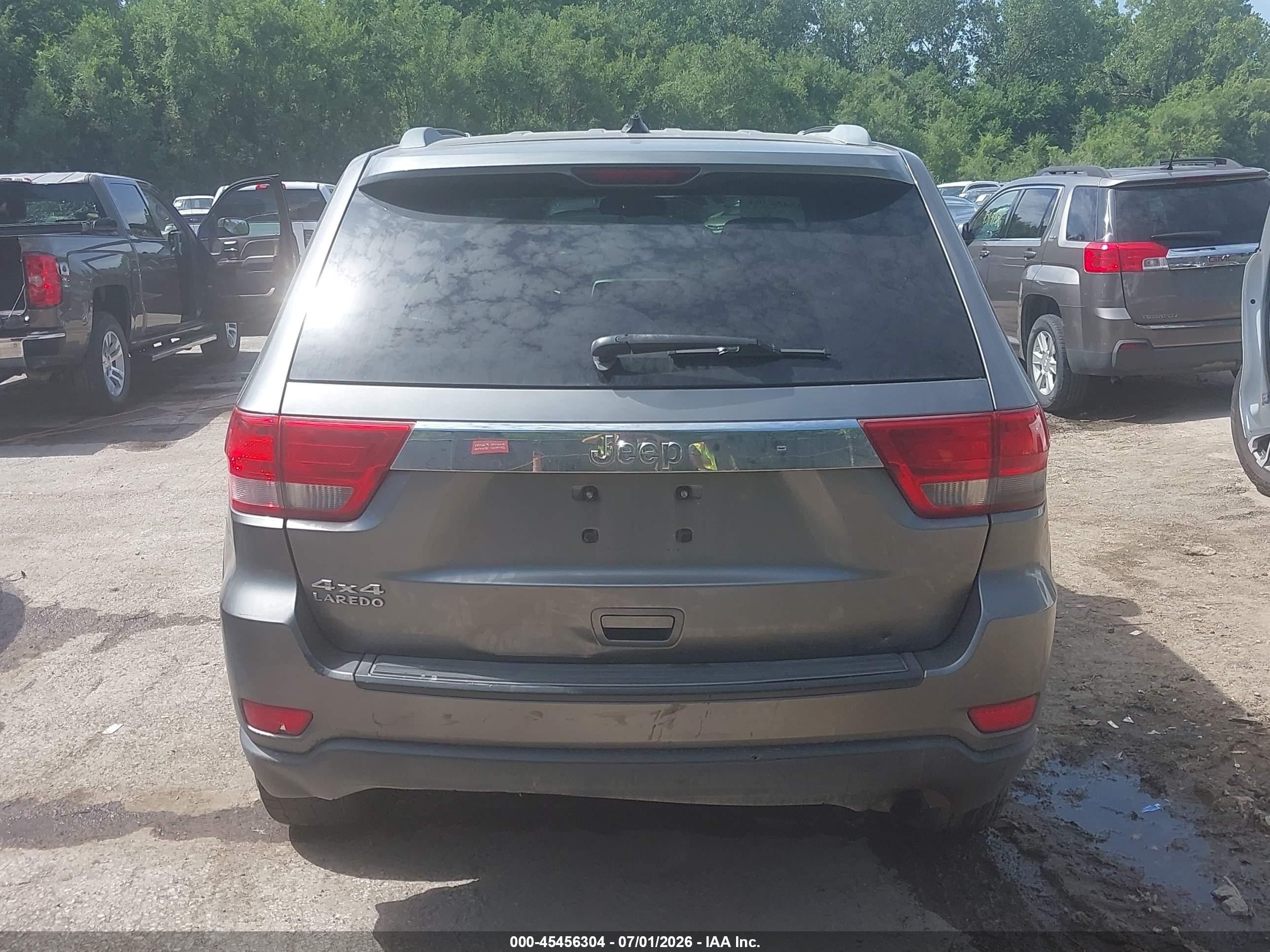 2011 Jeep Grand Cherokee Laredo Gray vin: 1J4RR4GG5BC670808