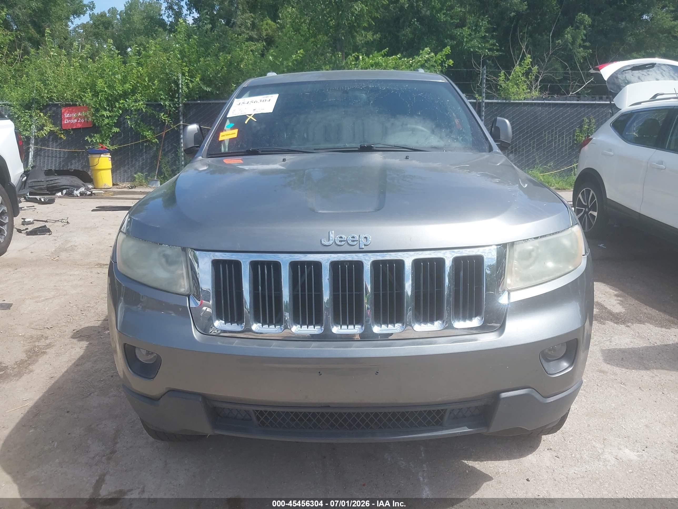 2011 Jeep Grand Cherokee Laredo Gray vin: 1J4RR4GG5BC670808