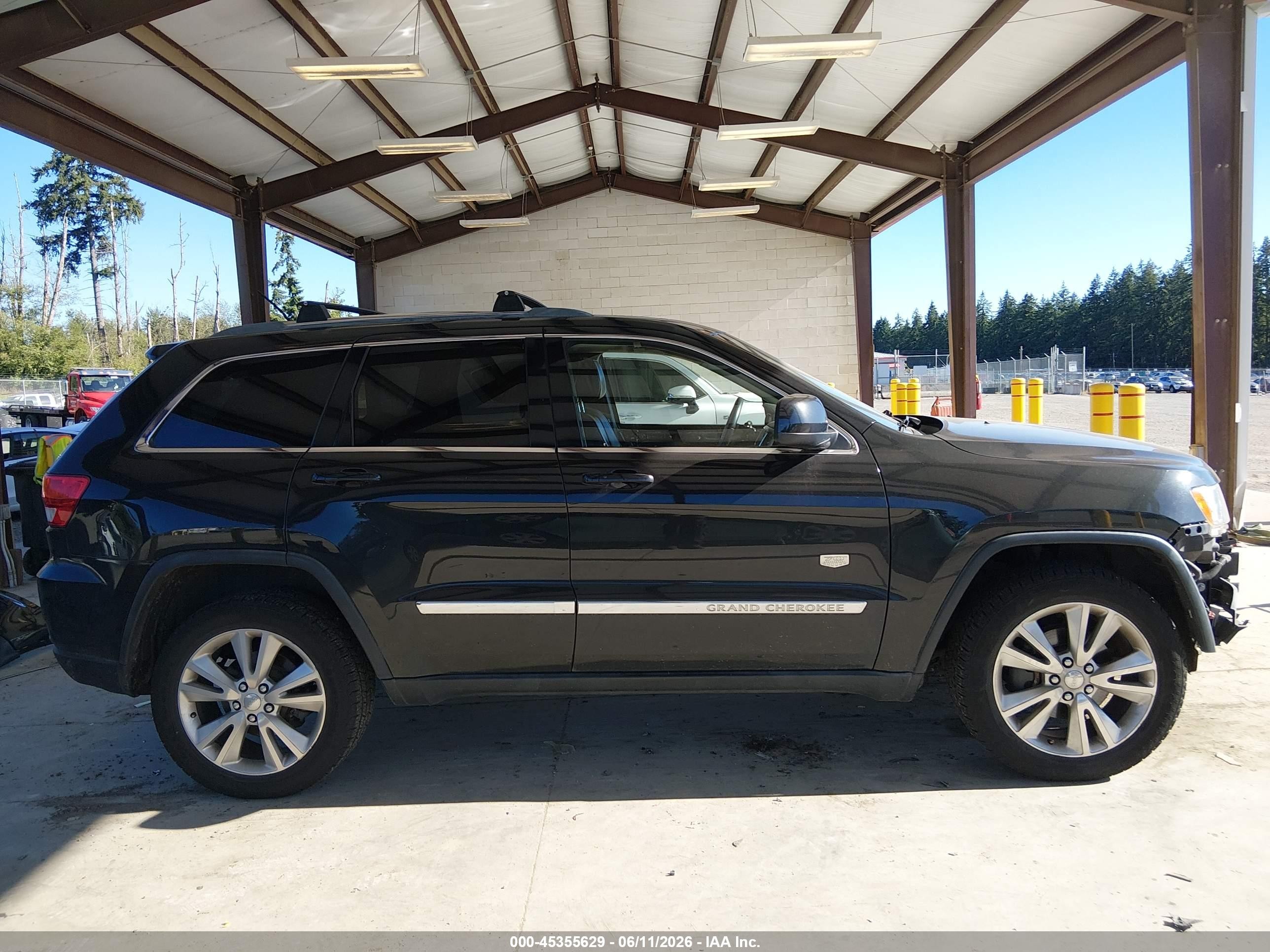 2011 Jeep Grand Cherokee Laredo Black vin: 1J4RR4GG5BC676222