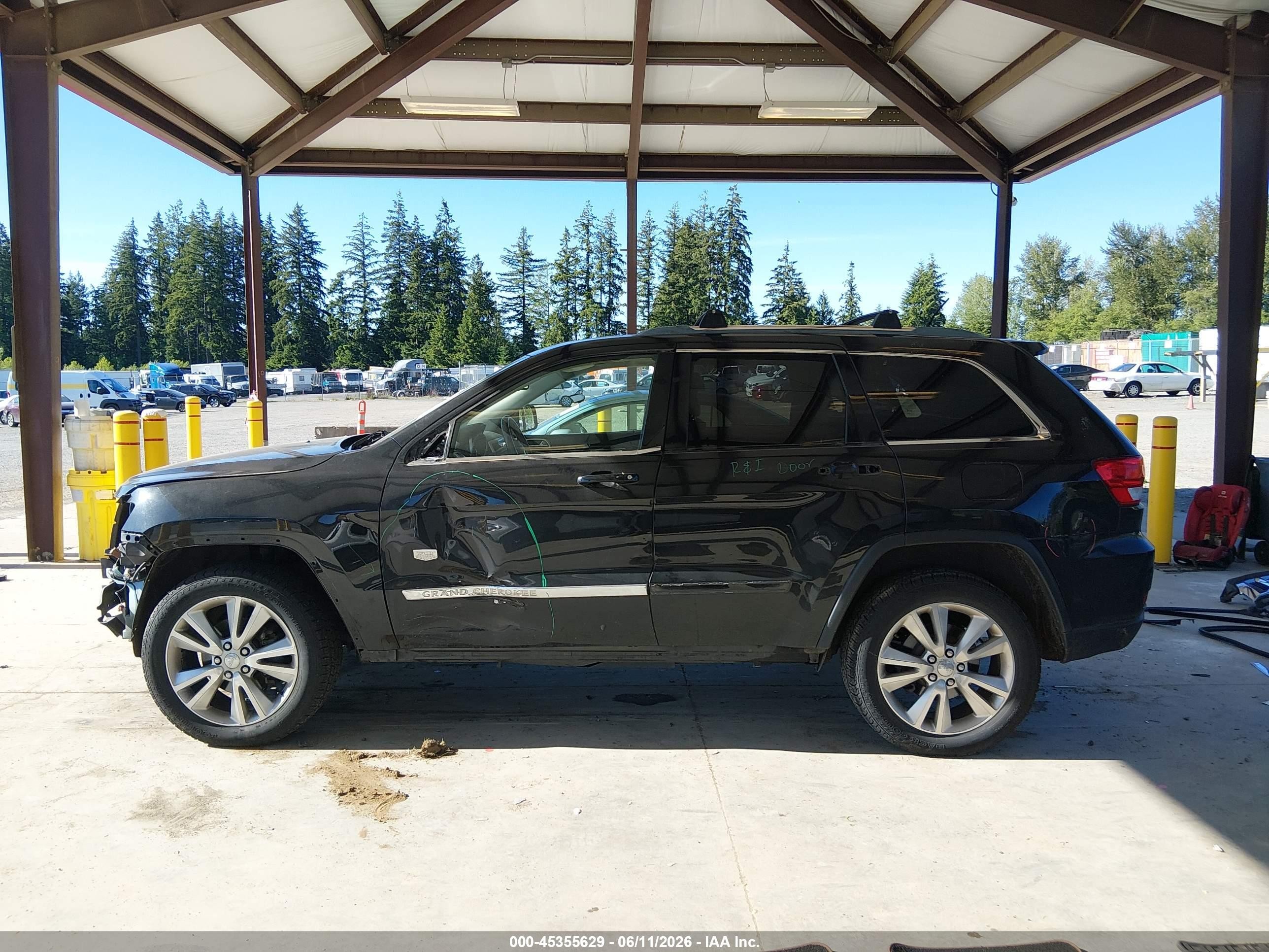 2011 Jeep Grand Cherokee Laredo Black vin: 1J4RR4GG5BC676222