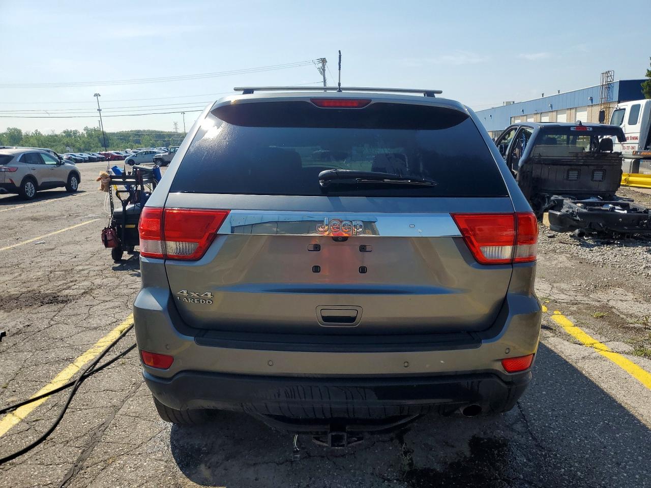 2011 Jeep Grand Cherokee Laredo Silver vin: 1J4RR4GG5BC688189