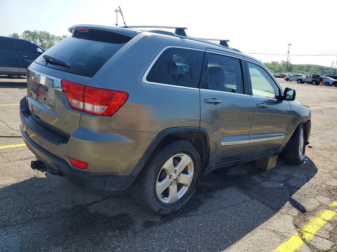 2011 Jeep Grand Cherokee Laredo Silver vin: 1J4RR4GG5BC688189