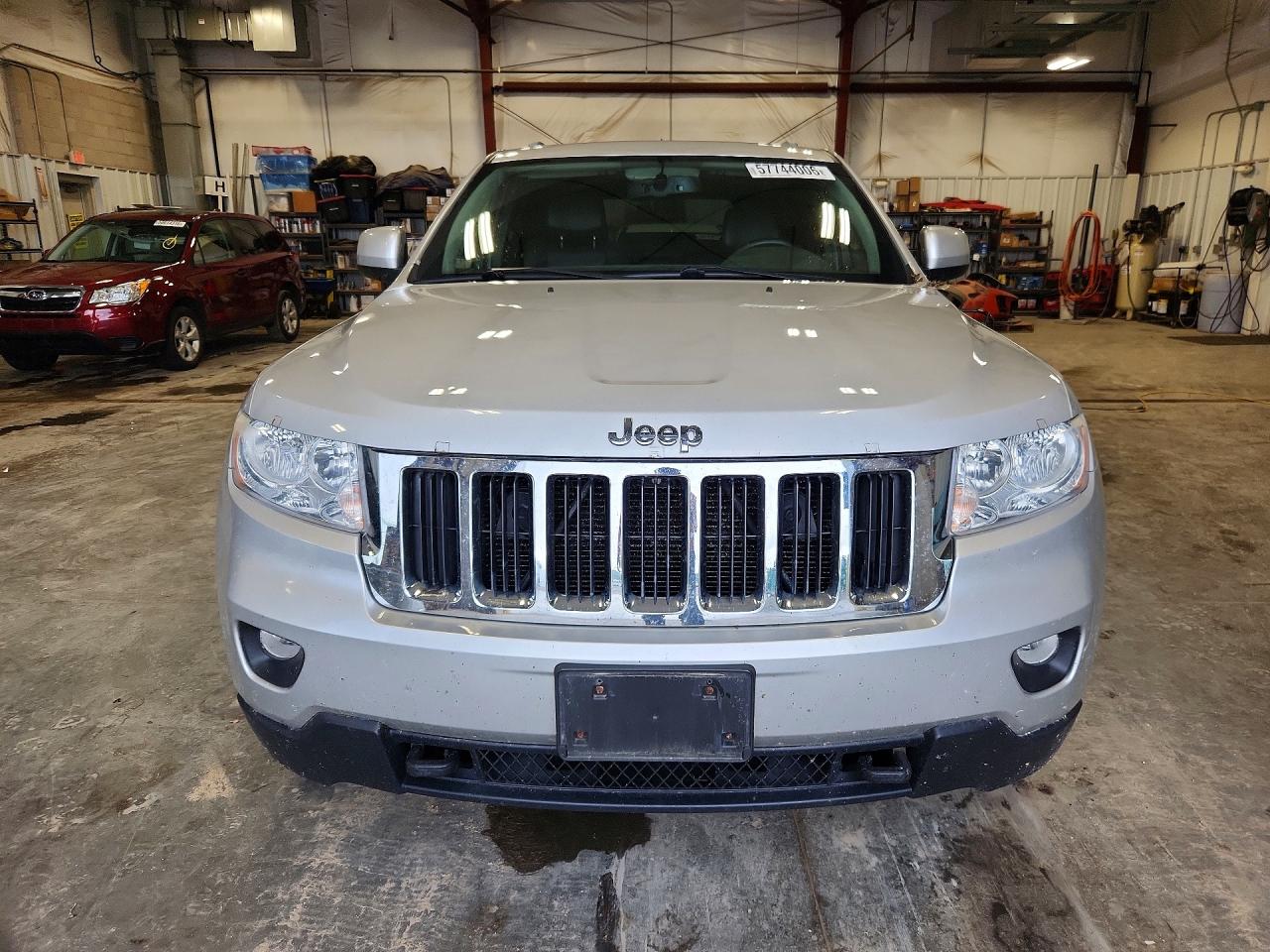 2011 Jeep Grand Cherokee Laredo Silver vin: 1J4RR4GG5BC737536