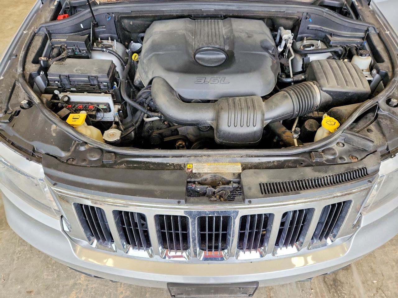 2011 Jeep Grand Cherokee Laredo Silver vin: 1J4RR4GG5BC737536