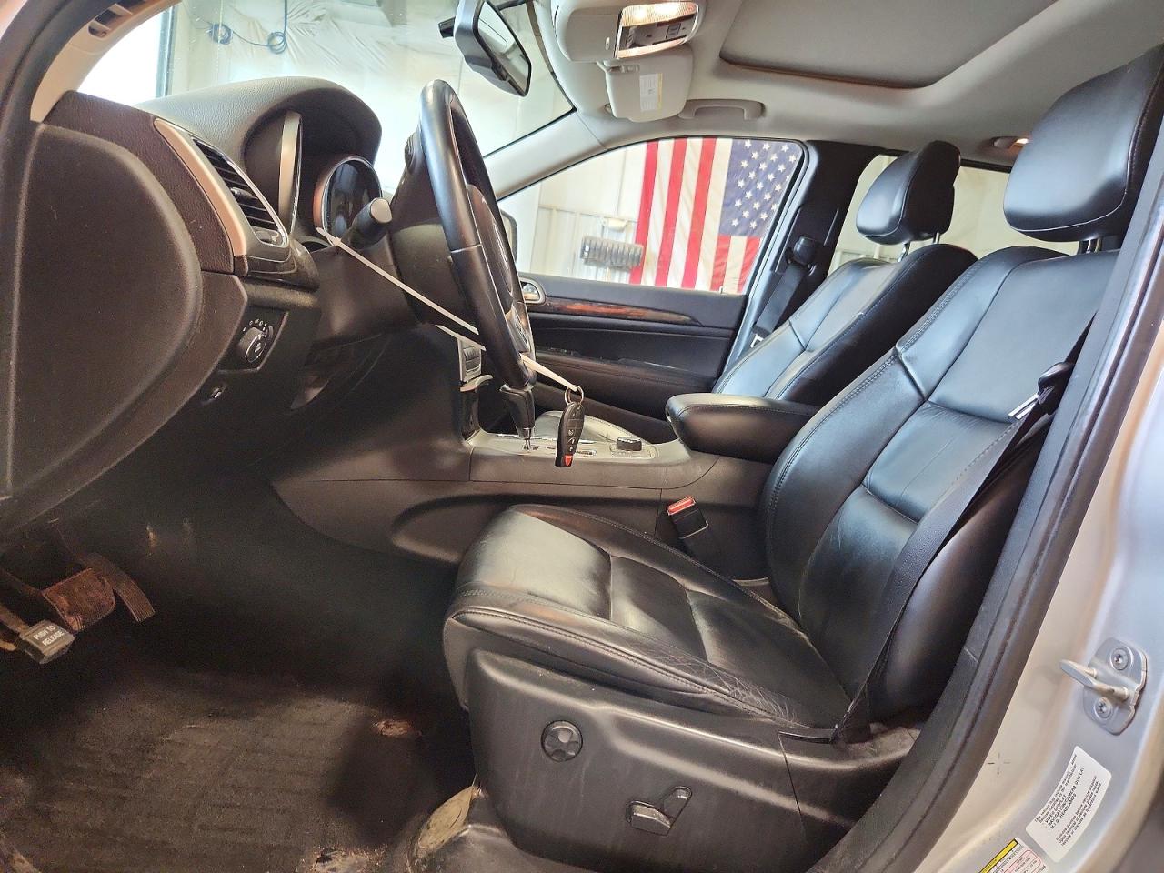 2011 Jeep Grand Cherokee Laredo Silver vin: 1J4RR4GG5BC737536
