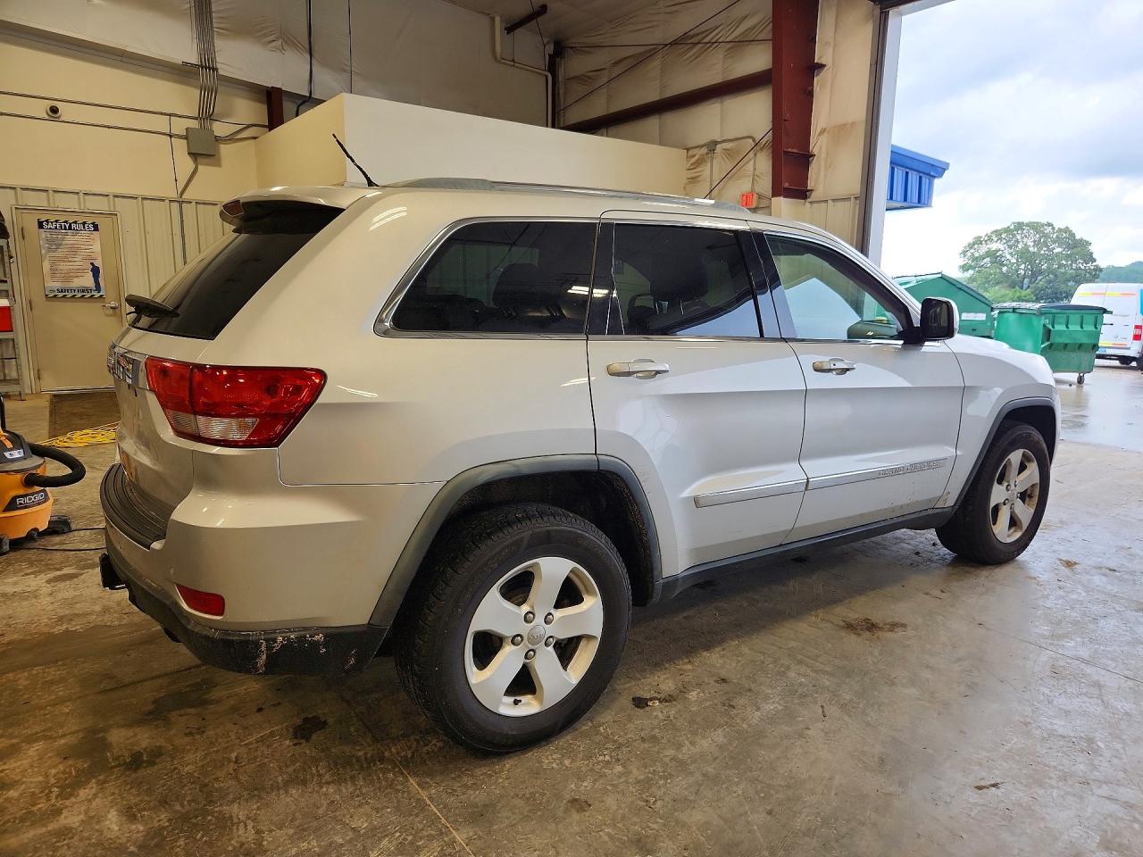 2011 Jeep Grand Cherokee Laredo Silver vin: 1J4RR4GG5BC737536